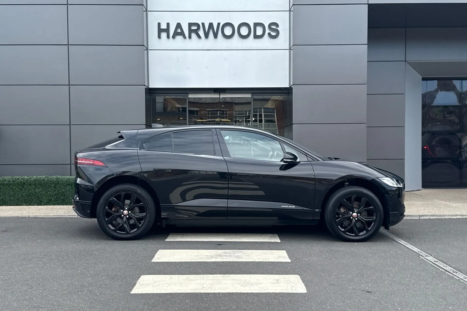 Jaguar I-PACE thumbnail image number 2
