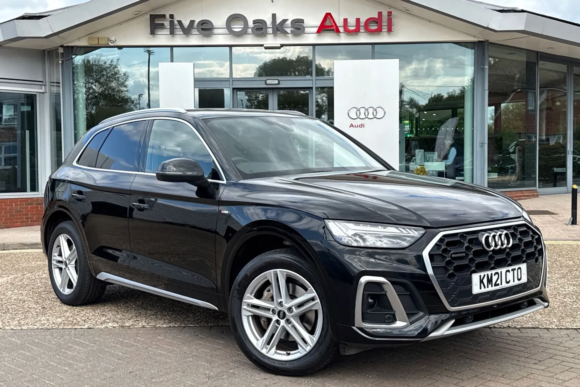 Audi Q5 focused image