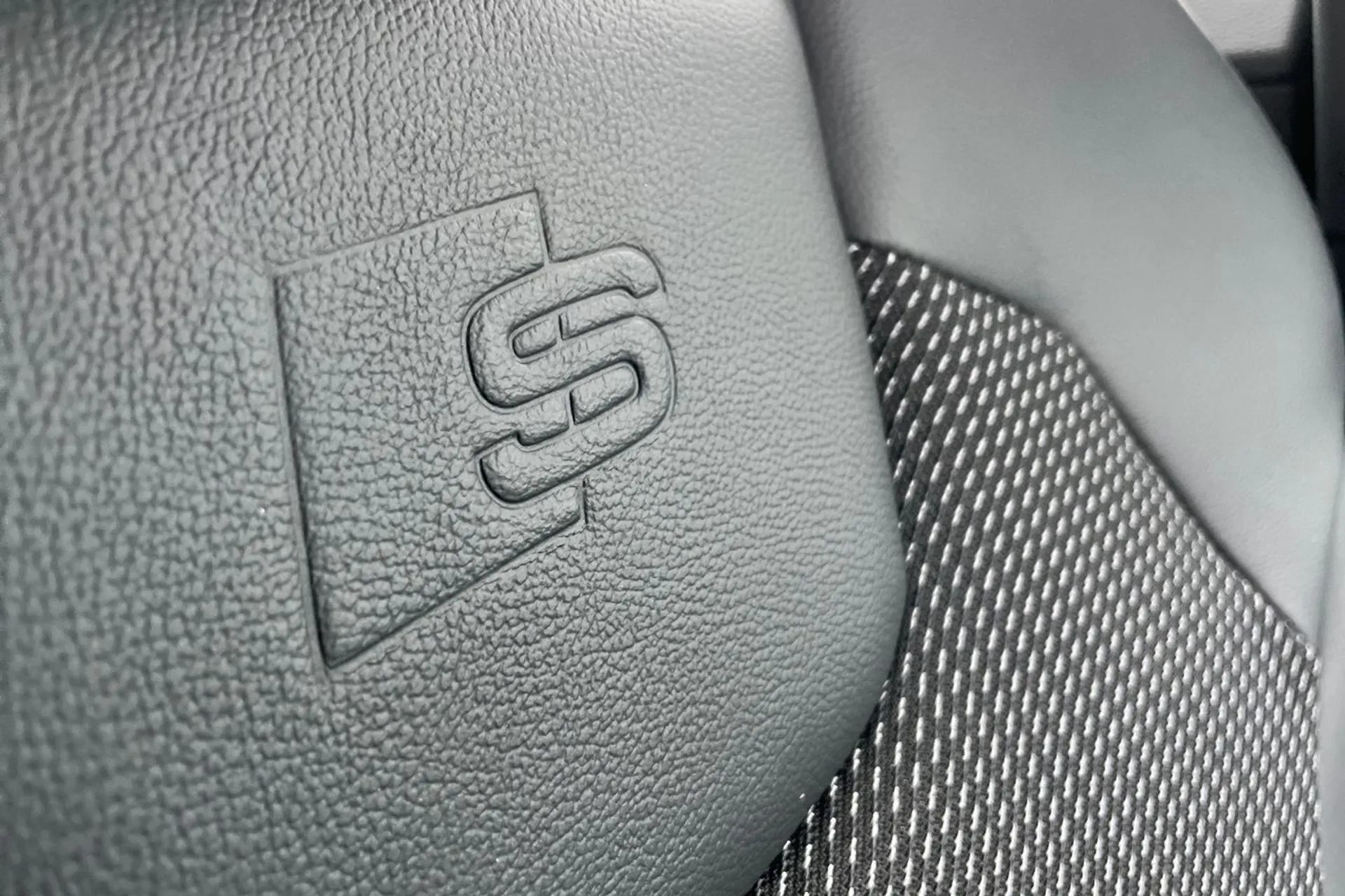 Audi Q2 thumbnail image number 48