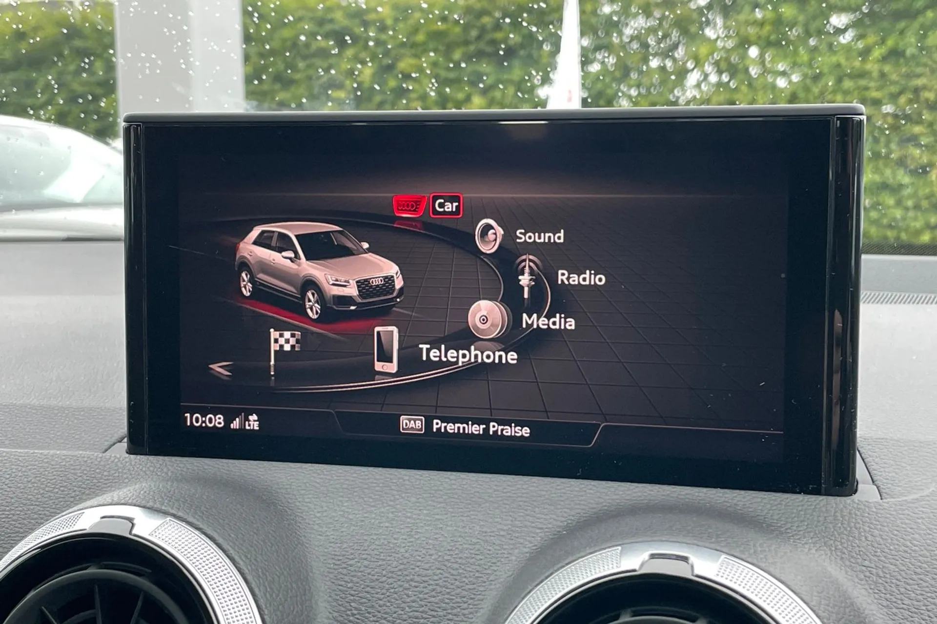 Audi Q2 thumbnail image number 22