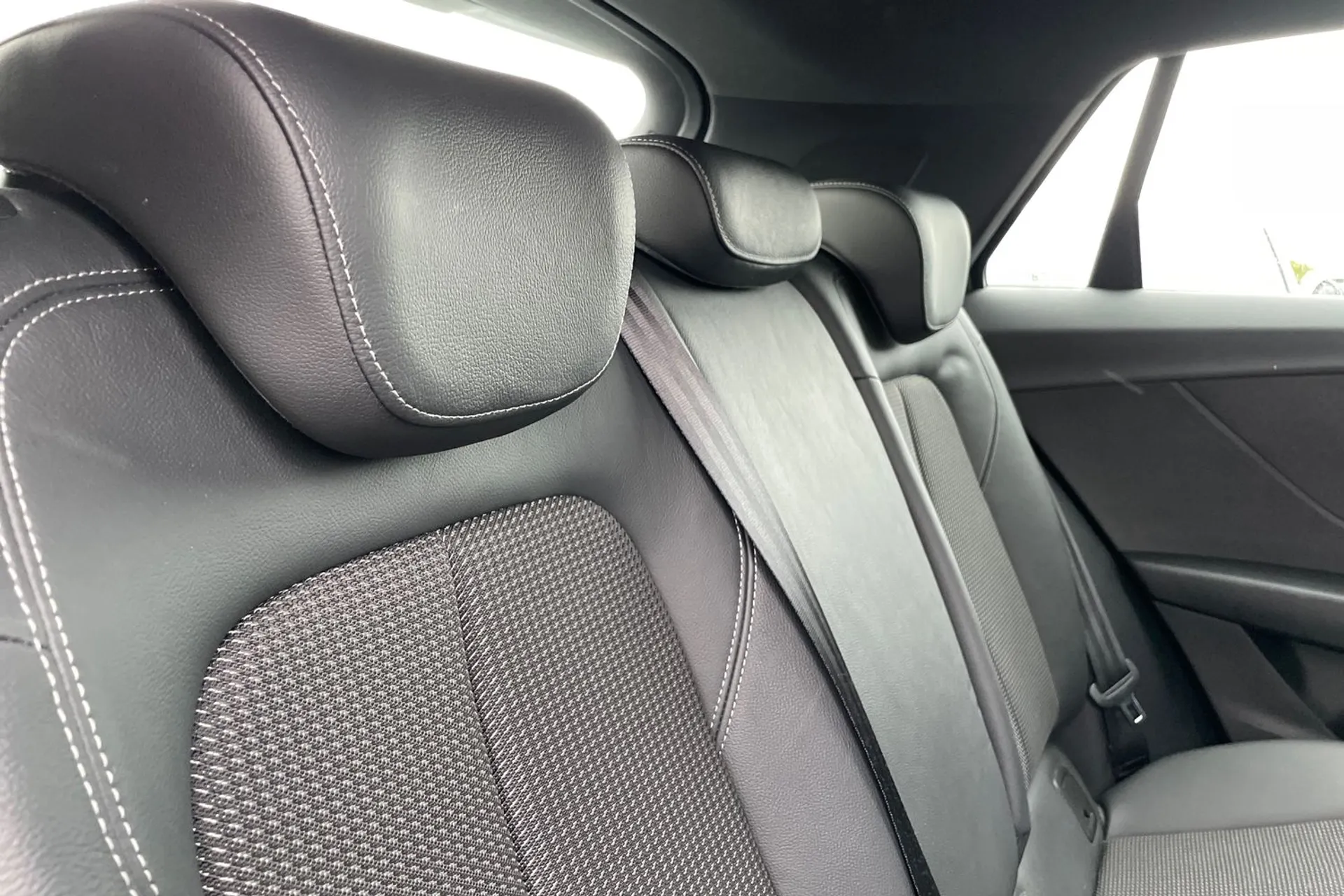 Audi Q2 thumbnail image number 21