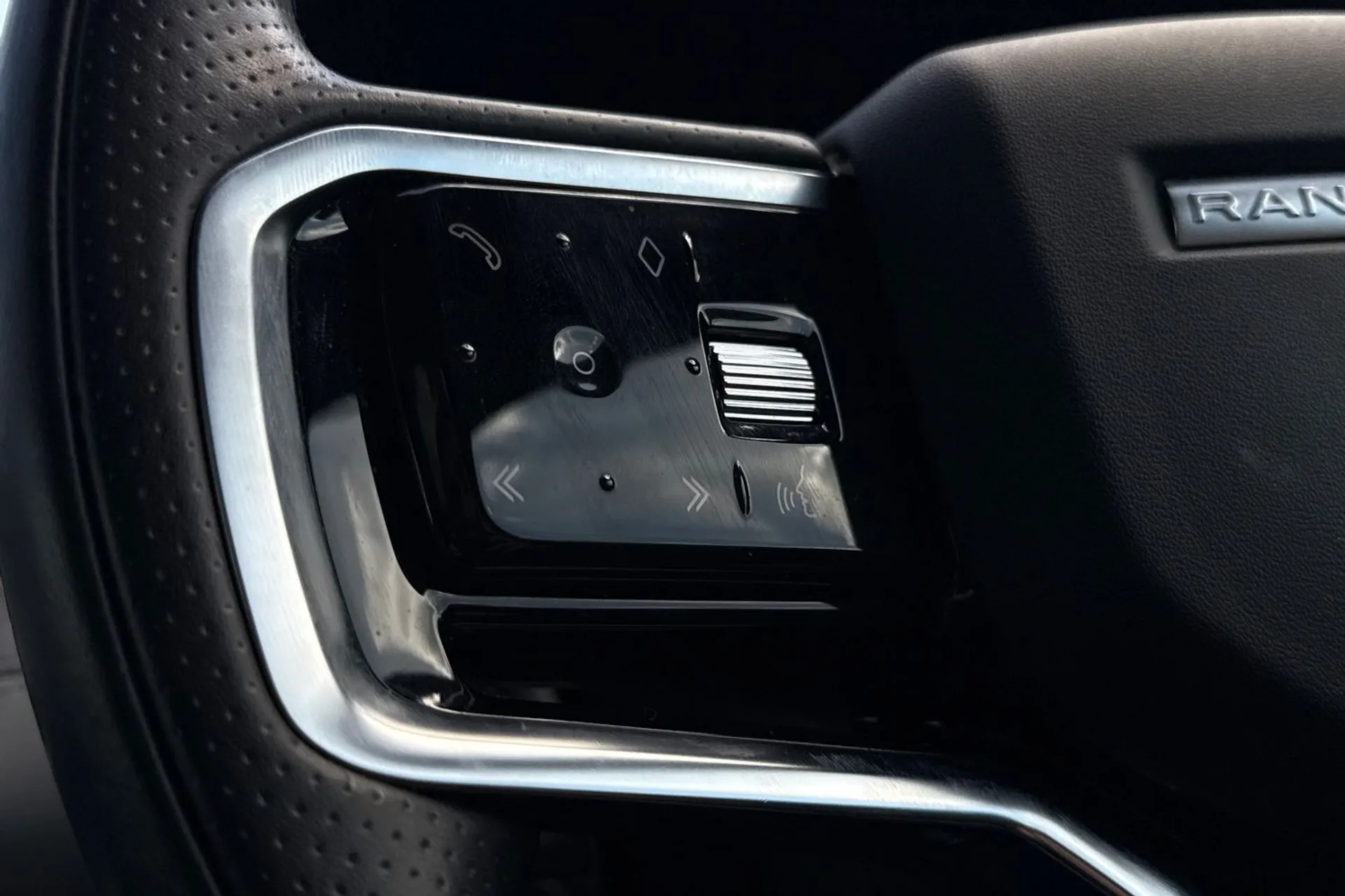 LAND ROVER RANGE ROVER EVOQUE thumbnail image number 46