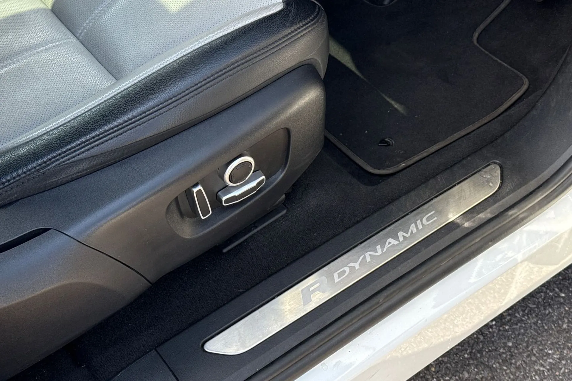 LAND ROVER RANGE ROVER EVOQUE thumbnail image number 34