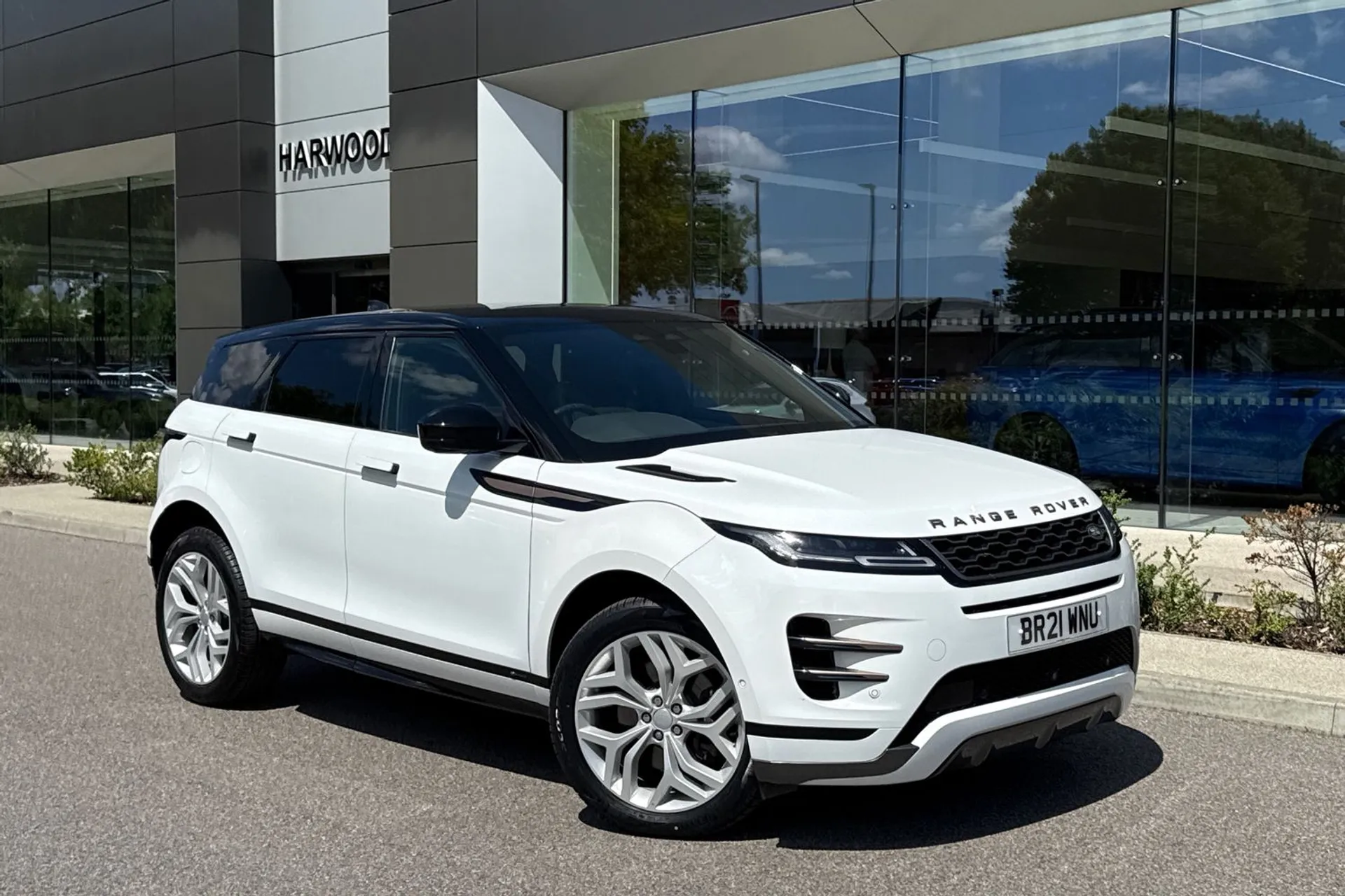 LAND ROVER RANGE ROVER EVOQUE focused image