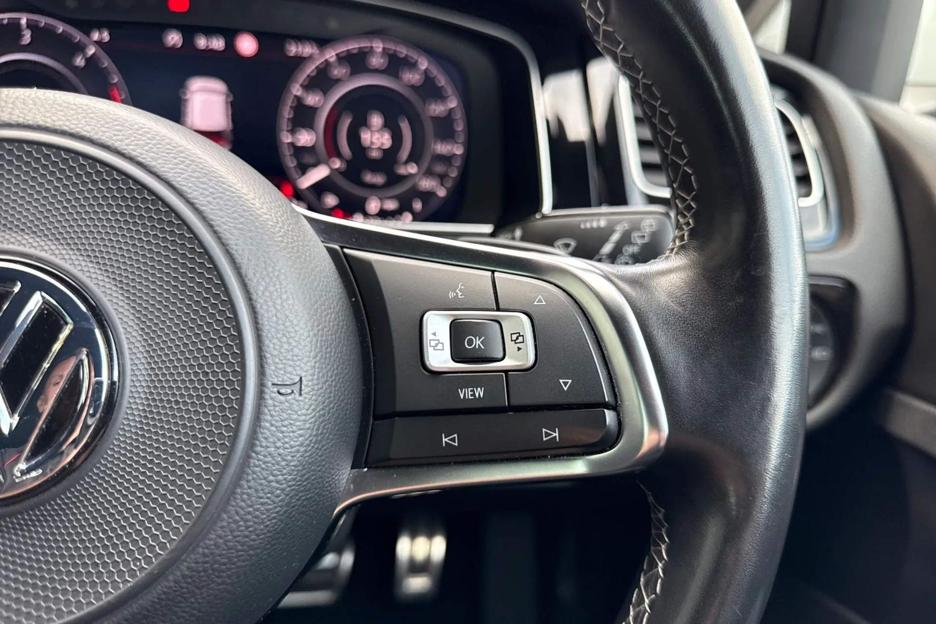VOLKSWAGEN GOLF thumbnail image number 37