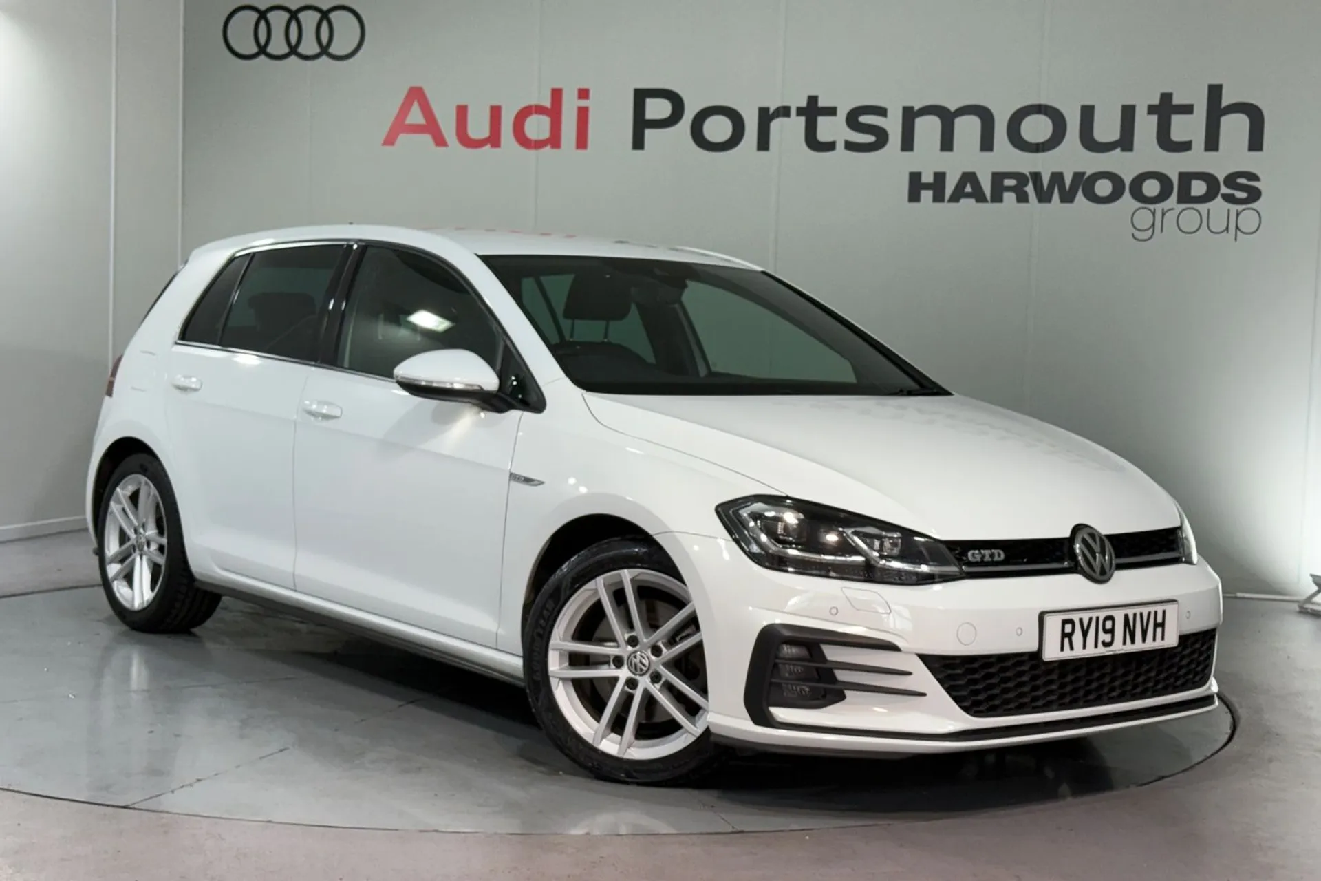 VOLKSWAGEN GOLF focused image