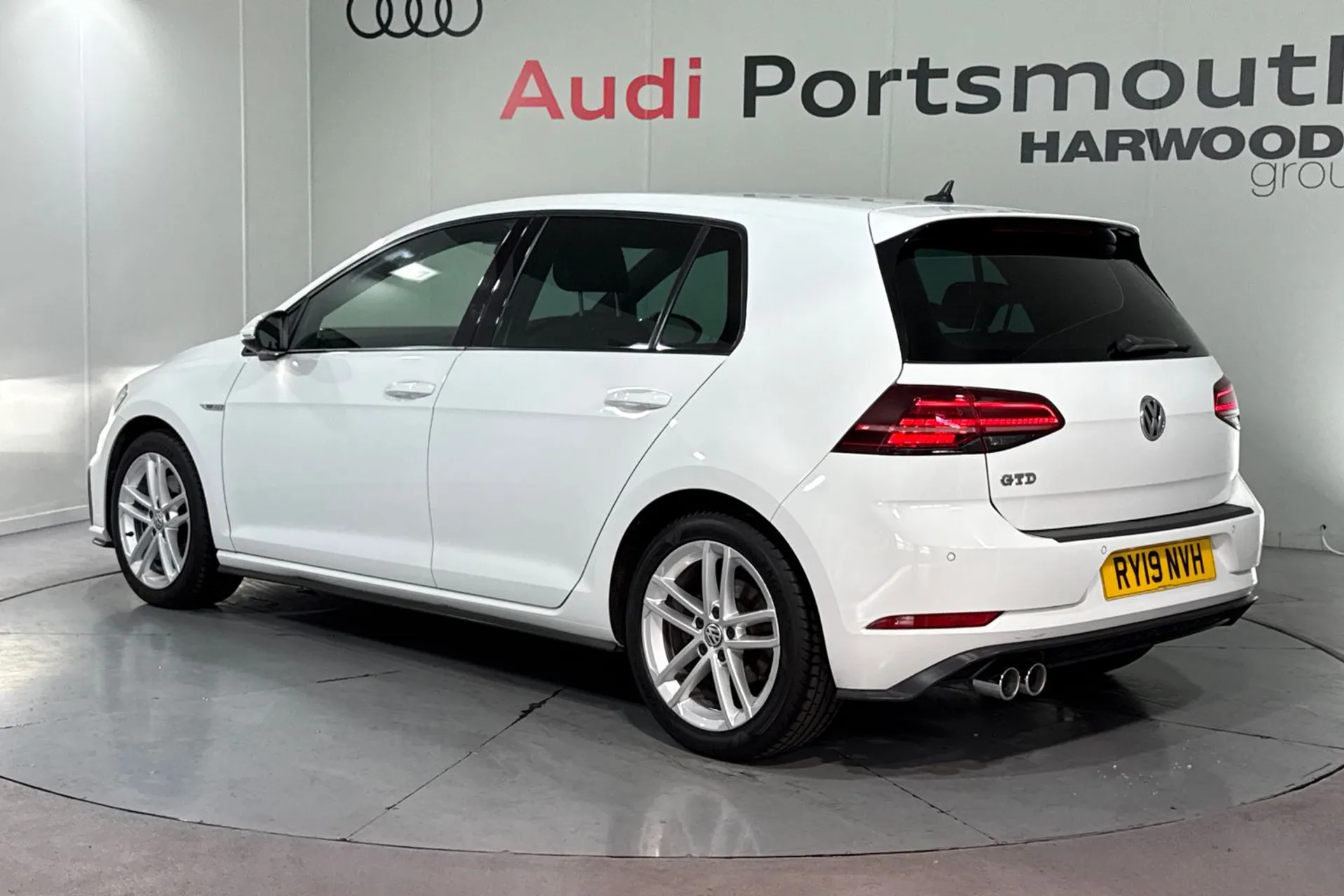 VOLKSWAGEN GOLF thumbnail image number 9