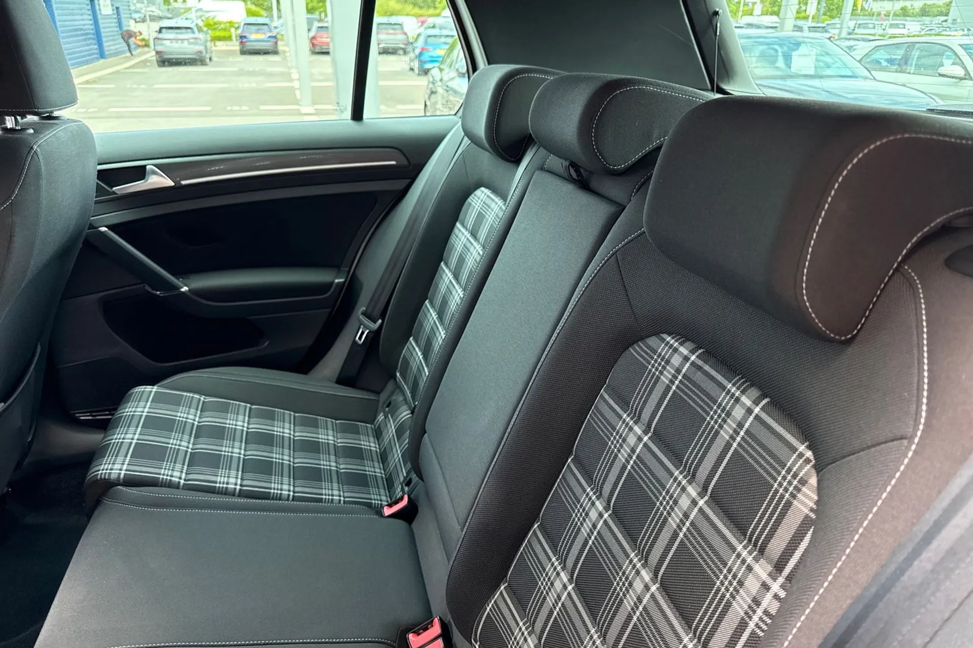 VOLKSWAGEN GOLF thumbnail image number 30