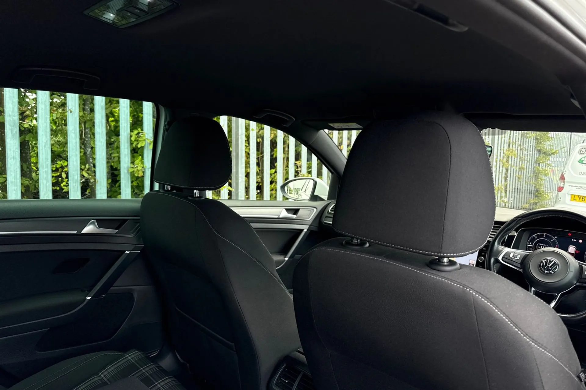 VOLKSWAGEN GOLF thumbnail image number 23