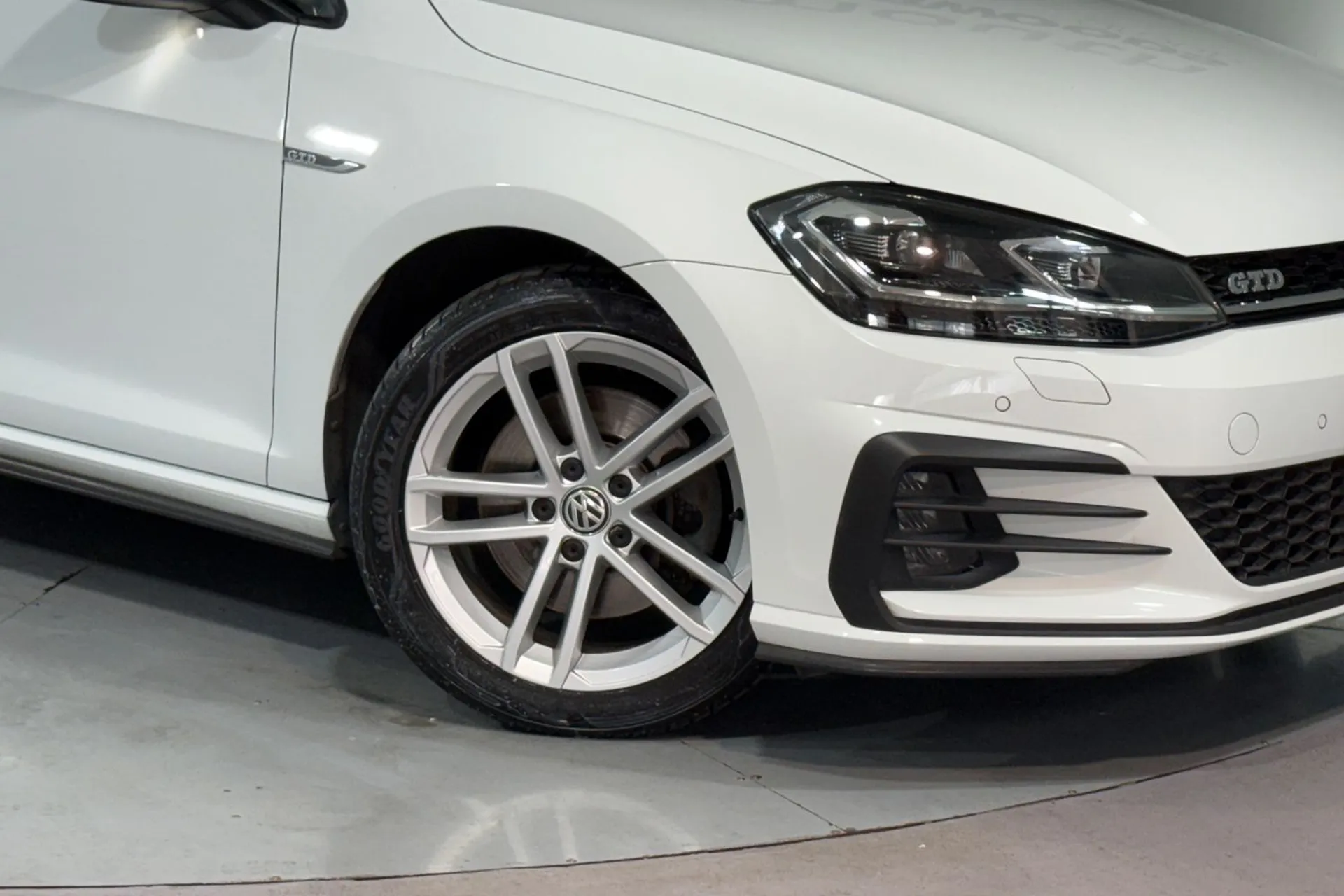 VOLKSWAGEN GOLF thumbnail image number 6
