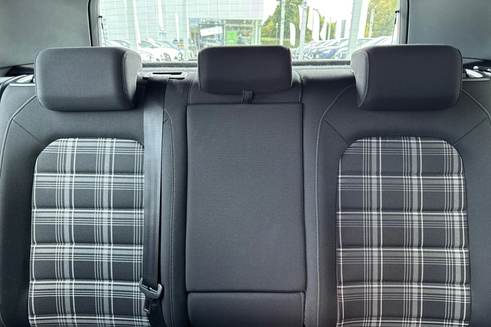 VOLKSWAGEN GOLF thumbnail image number 31