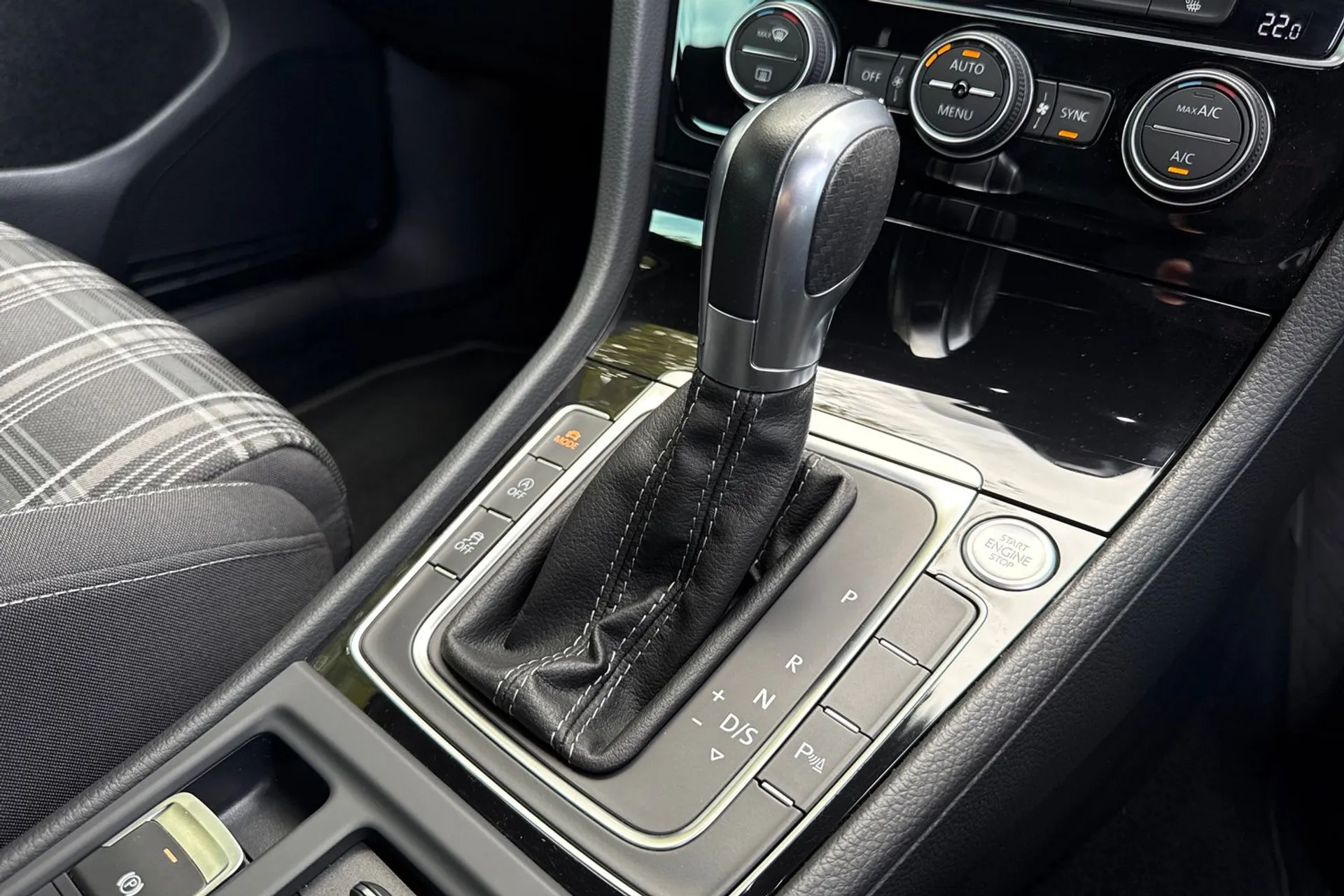 VOLKSWAGEN GOLF thumbnail image number 44
