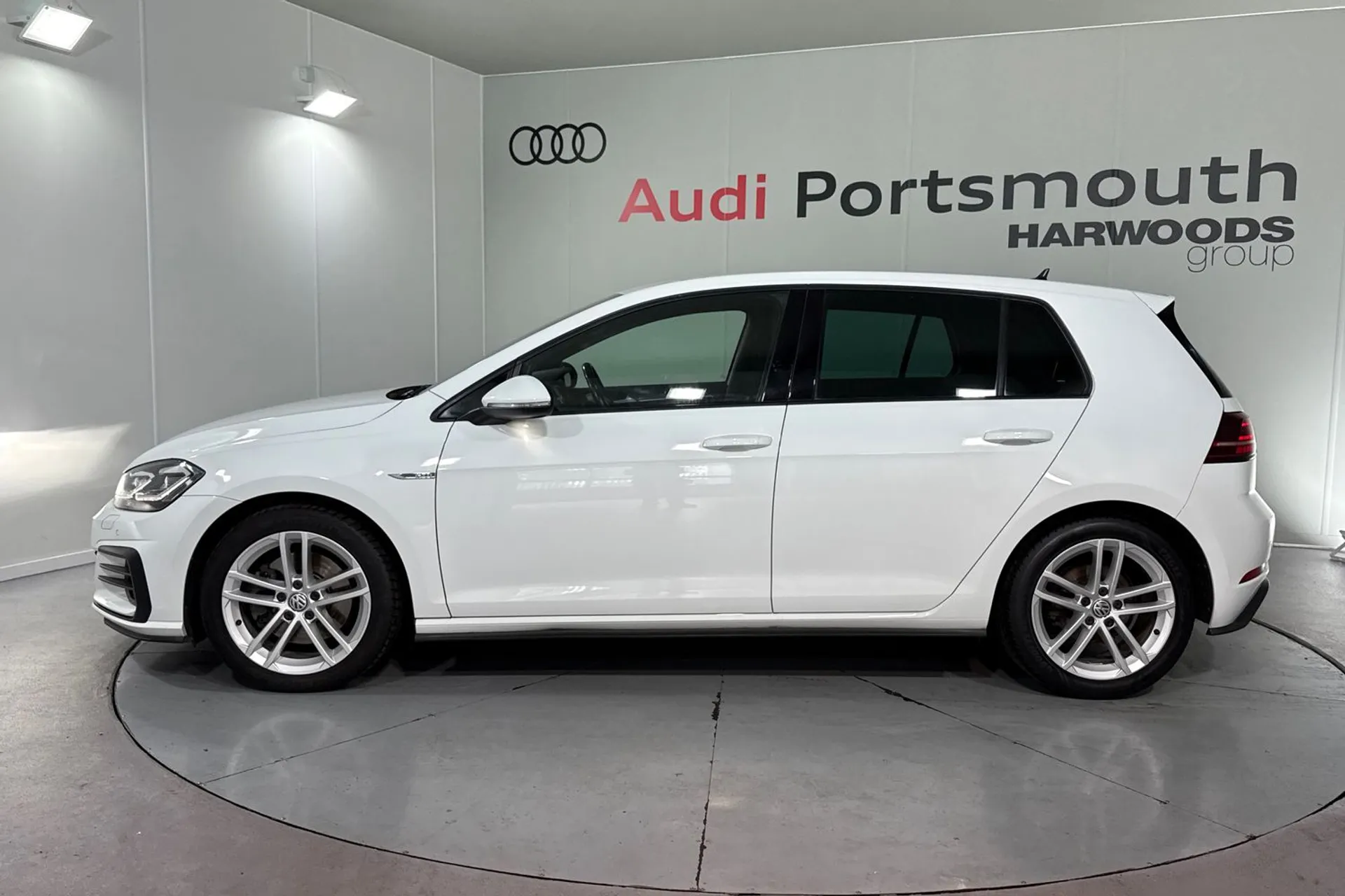 VOLKSWAGEN GOLF thumbnail image number 10