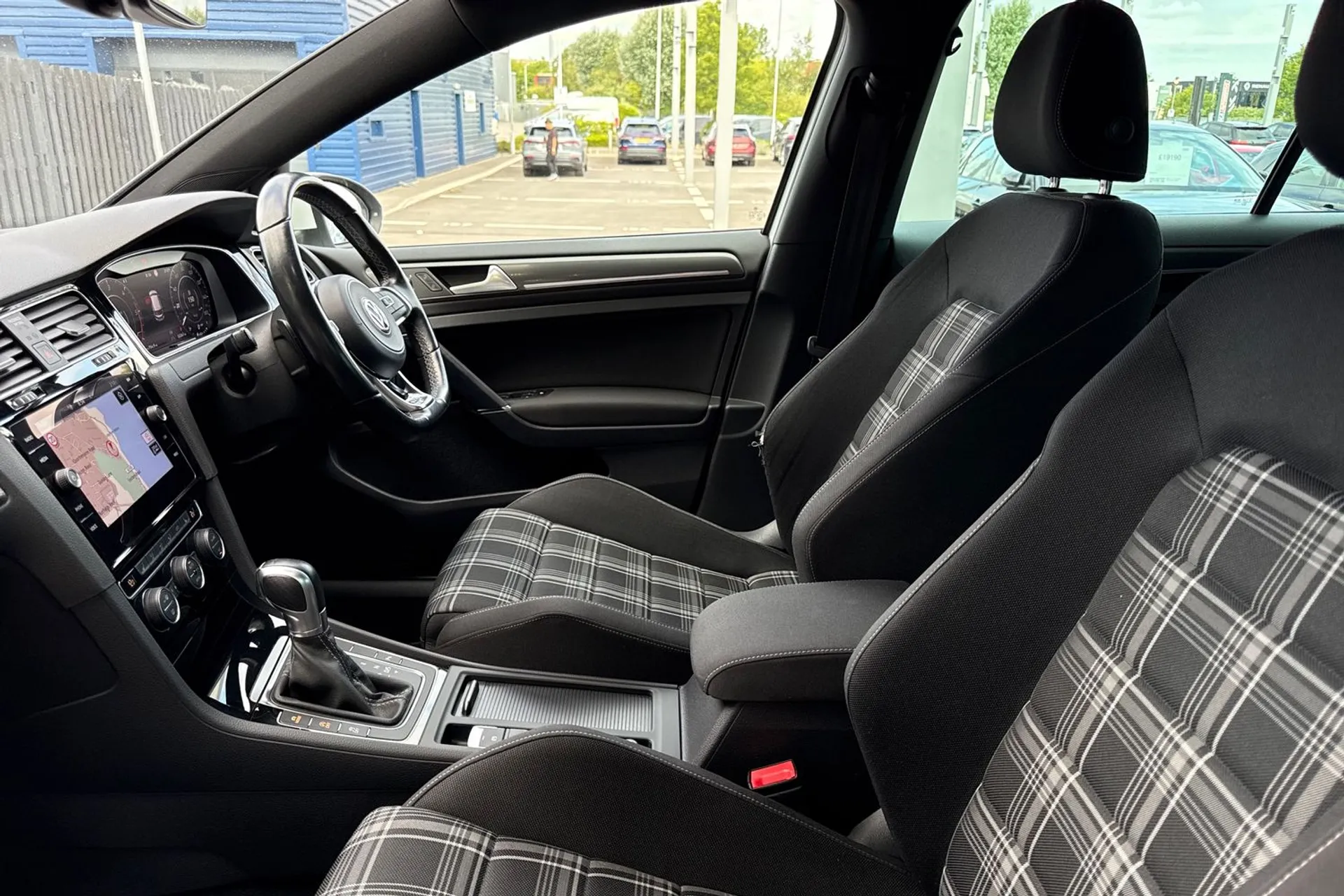 VOLKSWAGEN GOLF thumbnail image number 28