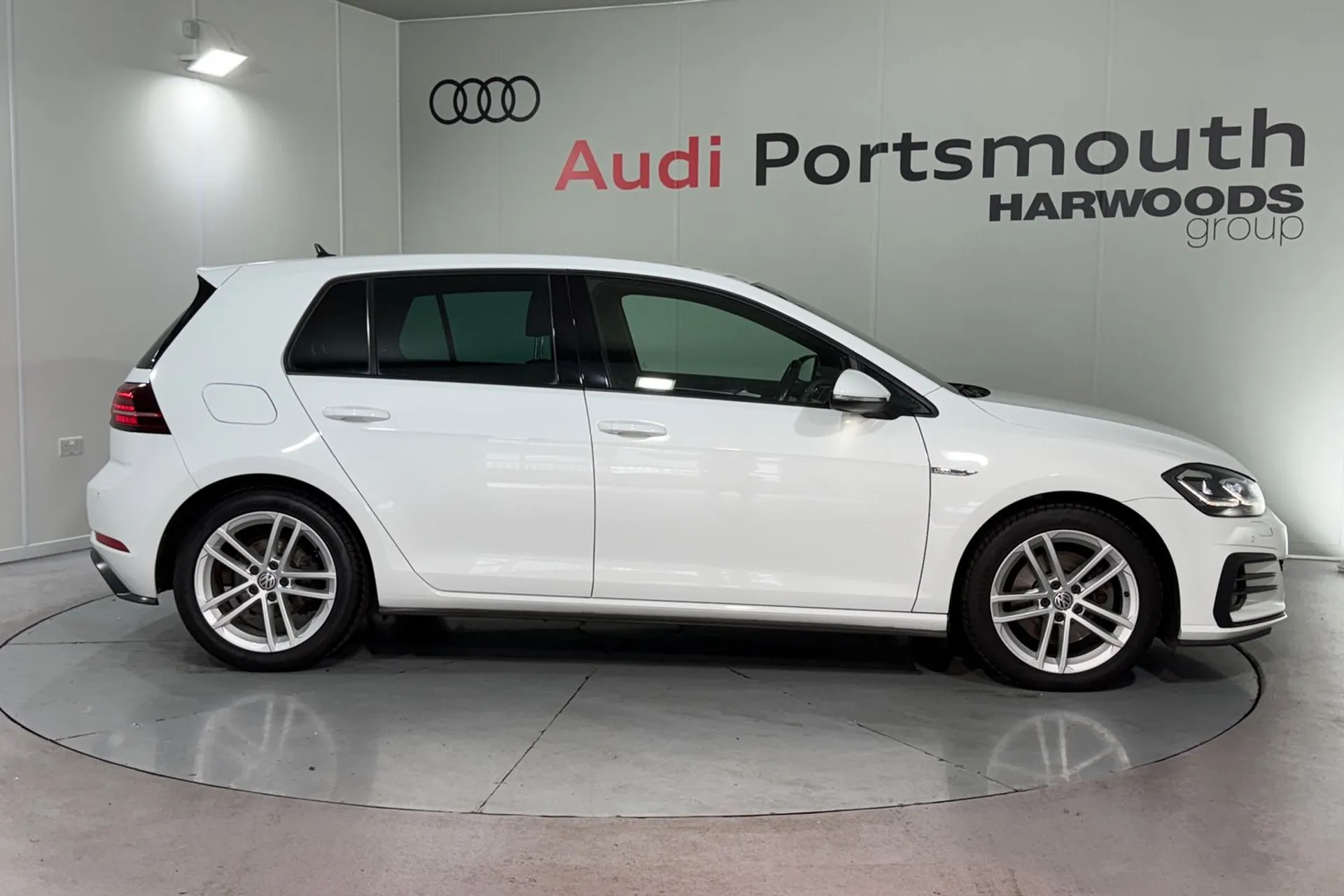 VOLKSWAGEN GOLF thumbnail image number 2