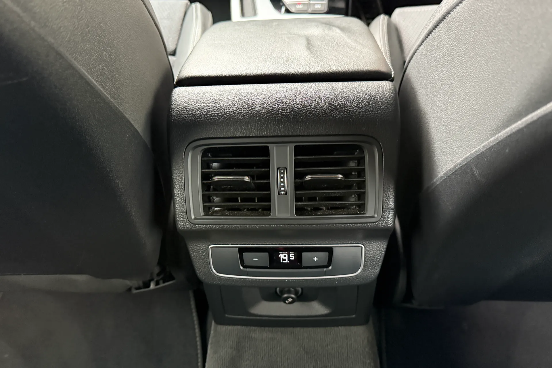 Audi Q5 thumbnail image number 45