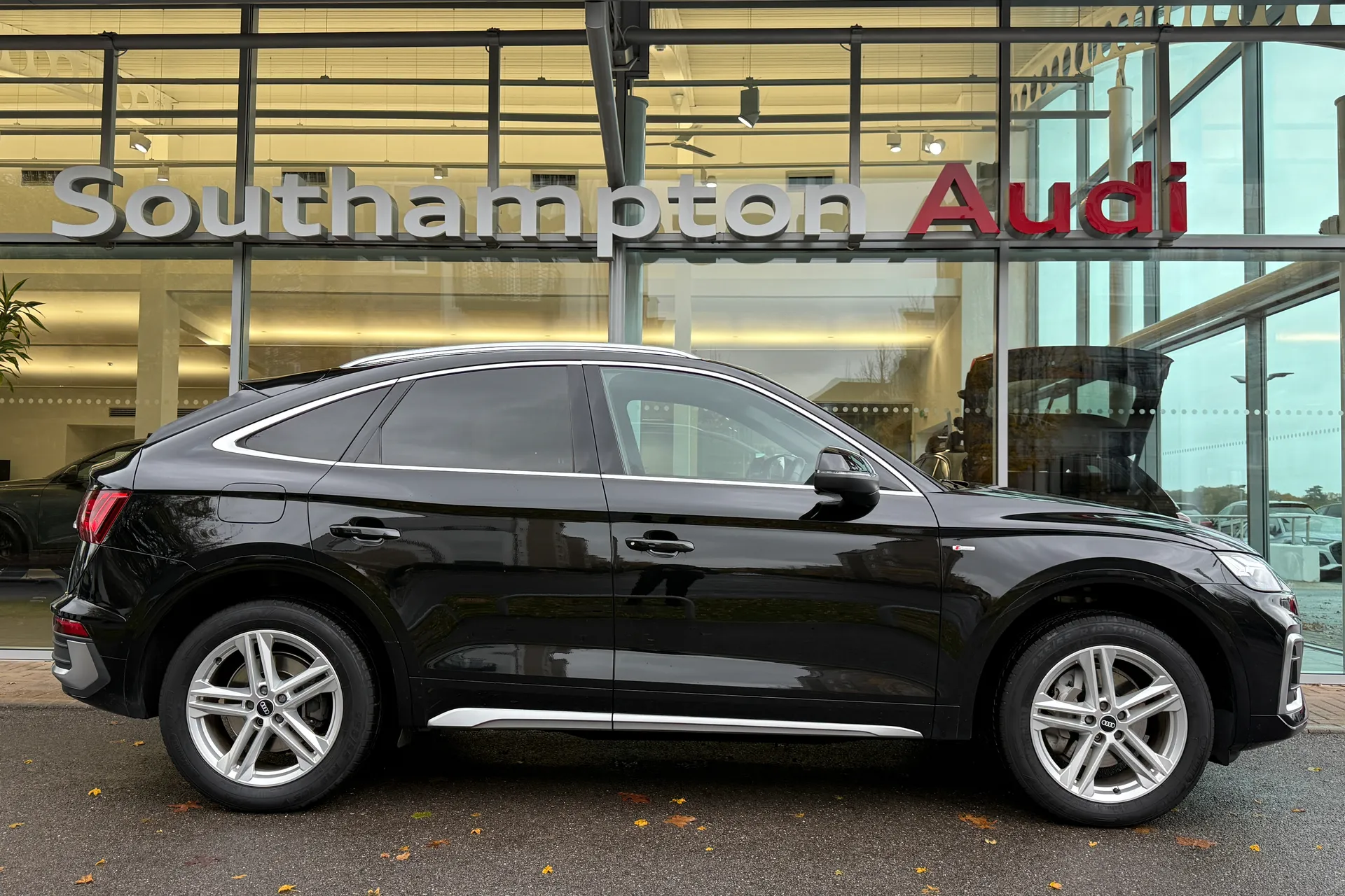 Audi Q5 thumbnail image number 2