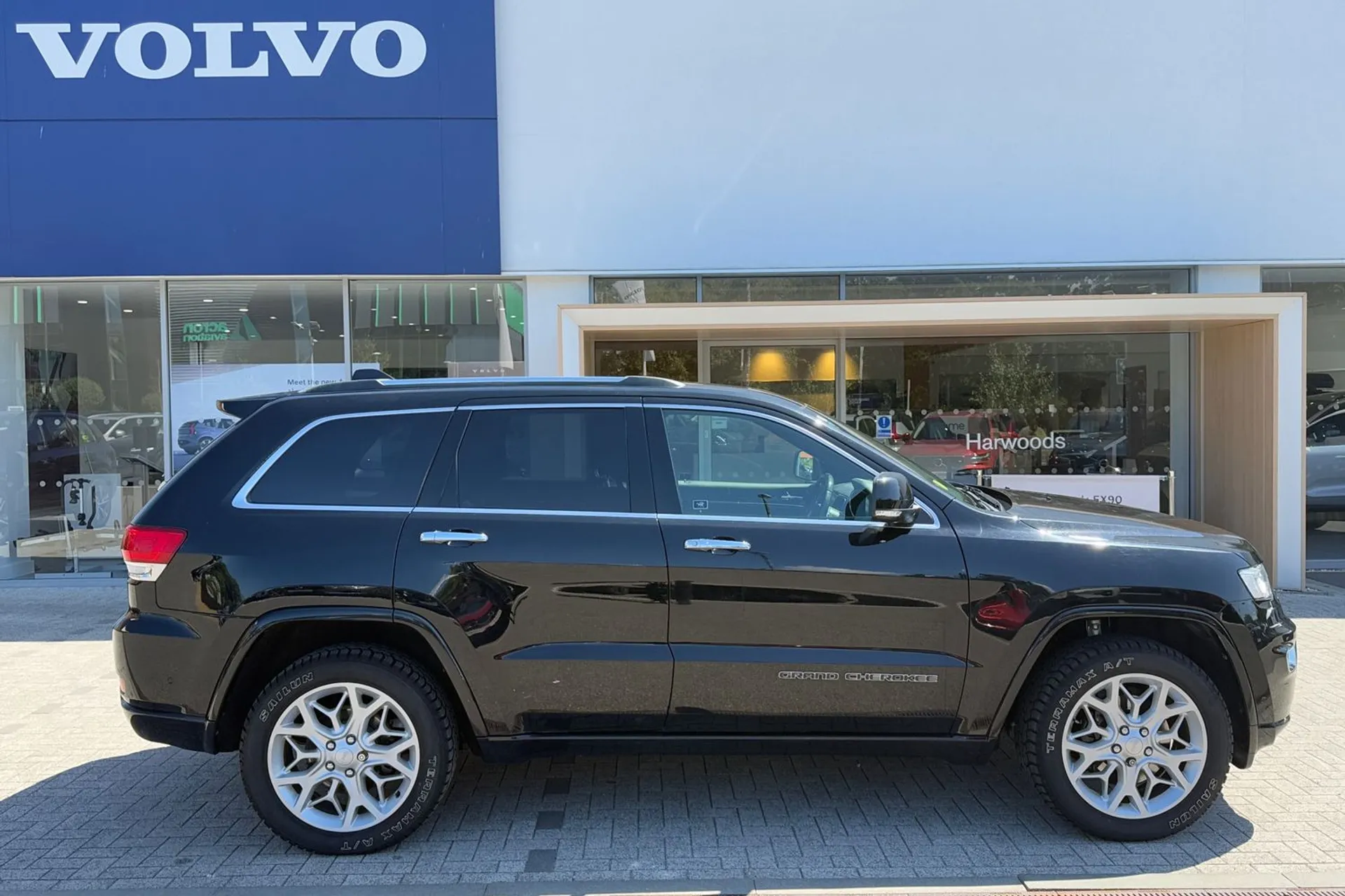 JEEP GRAND CHEROKEE thumbnail image number 2