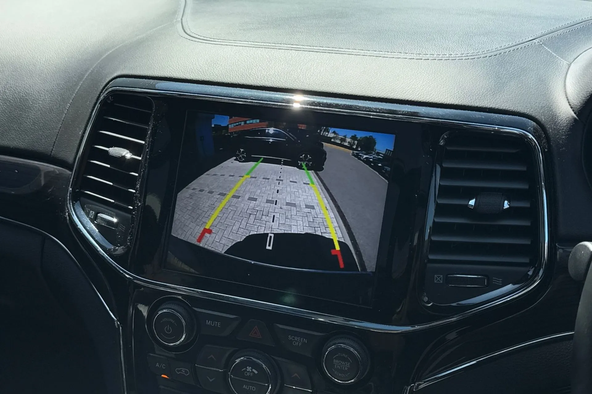 JEEP GRAND CHEROKEE thumbnail image number 4