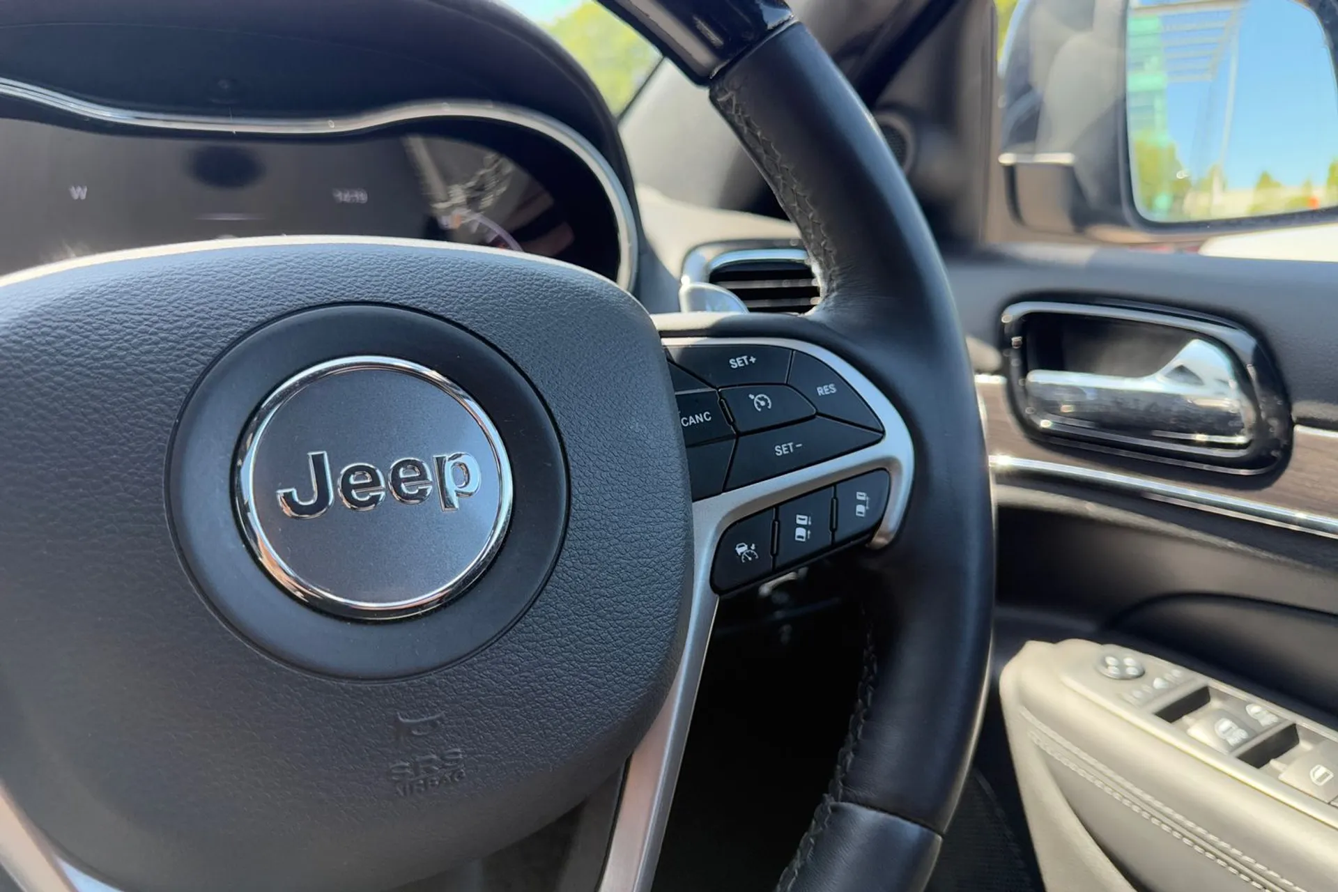 JEEP GRAND CHEROKEE thumbnail image number 36