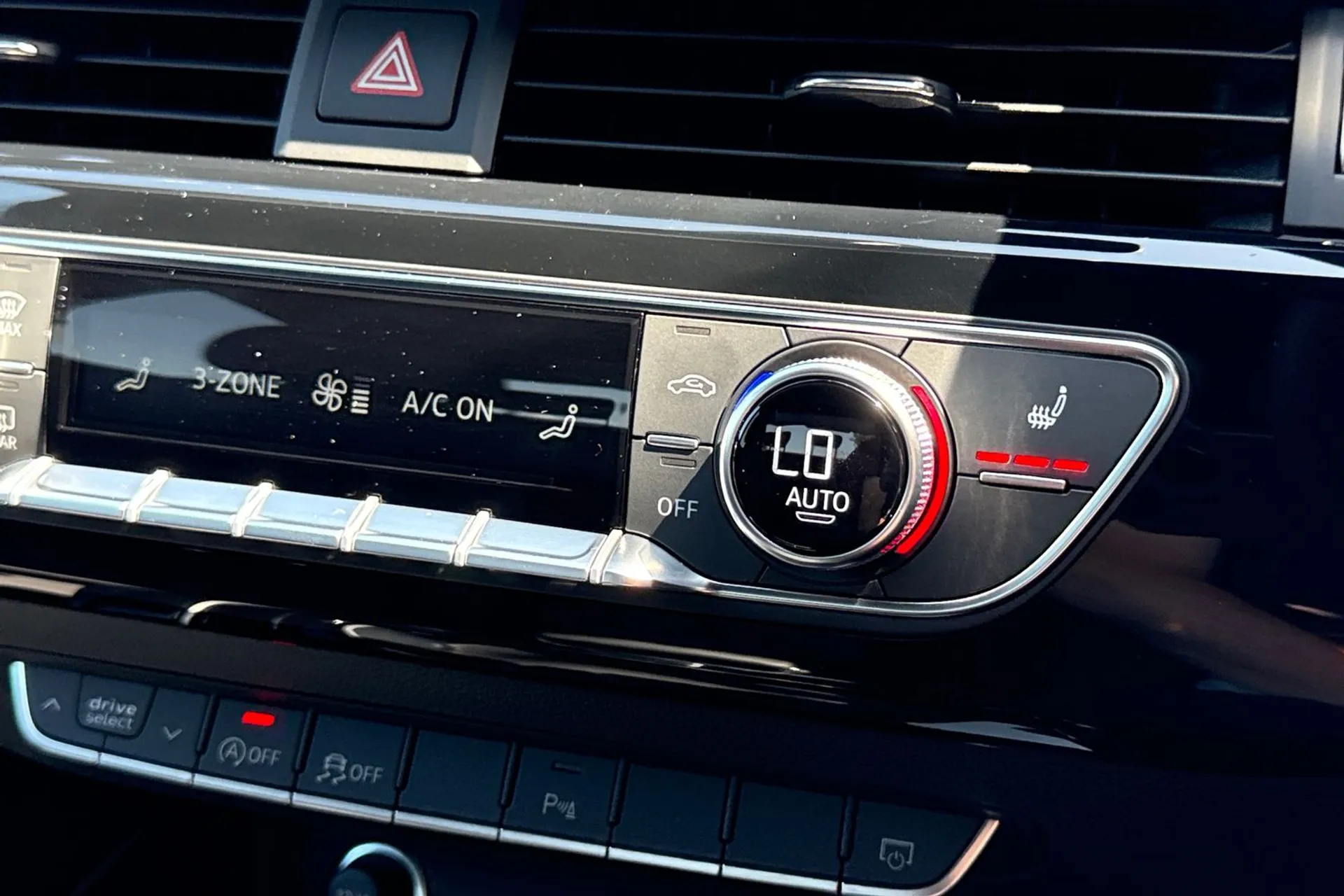 Audi A4 thumbnail image number 24