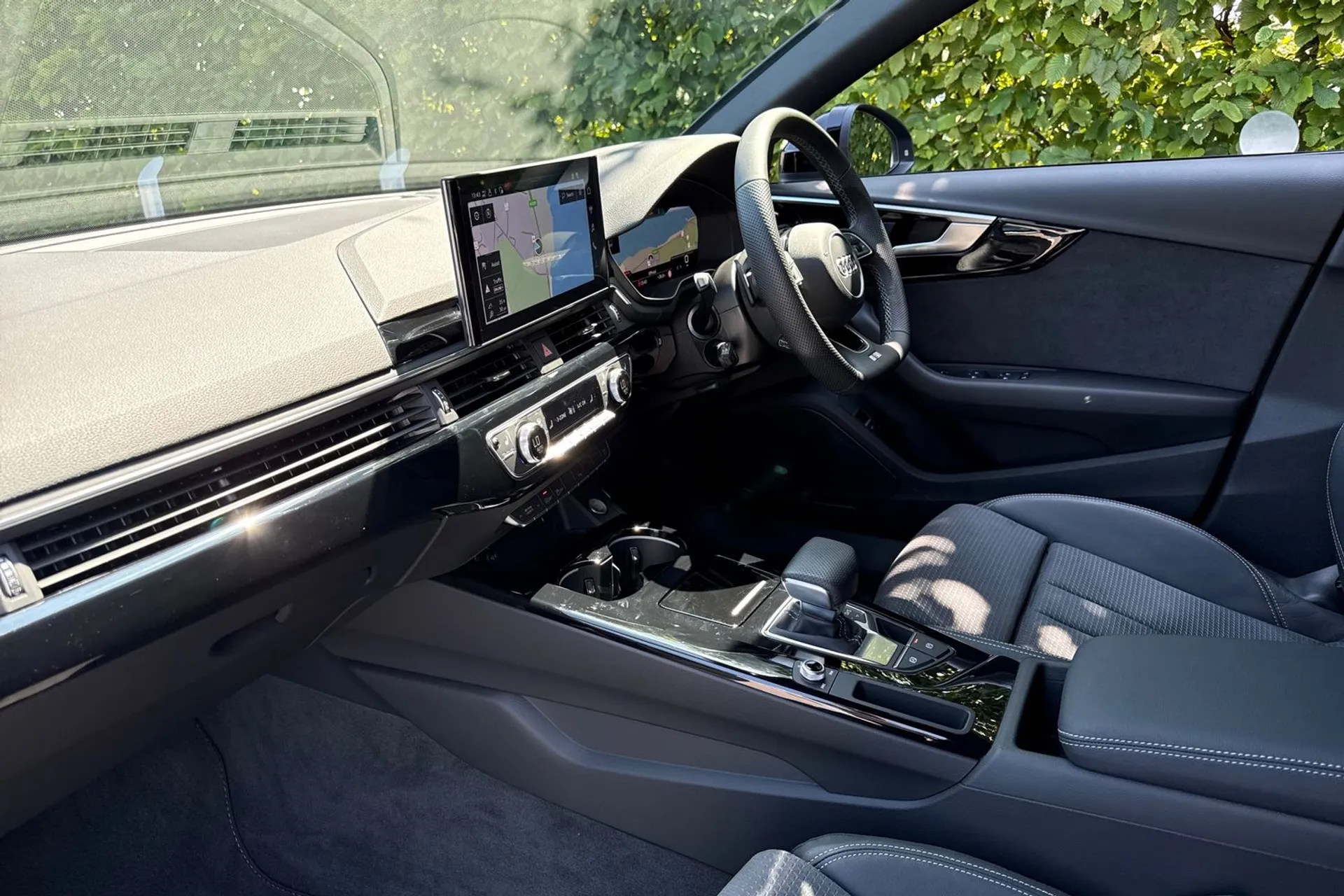 Audi A4 thumbnail image number 28
