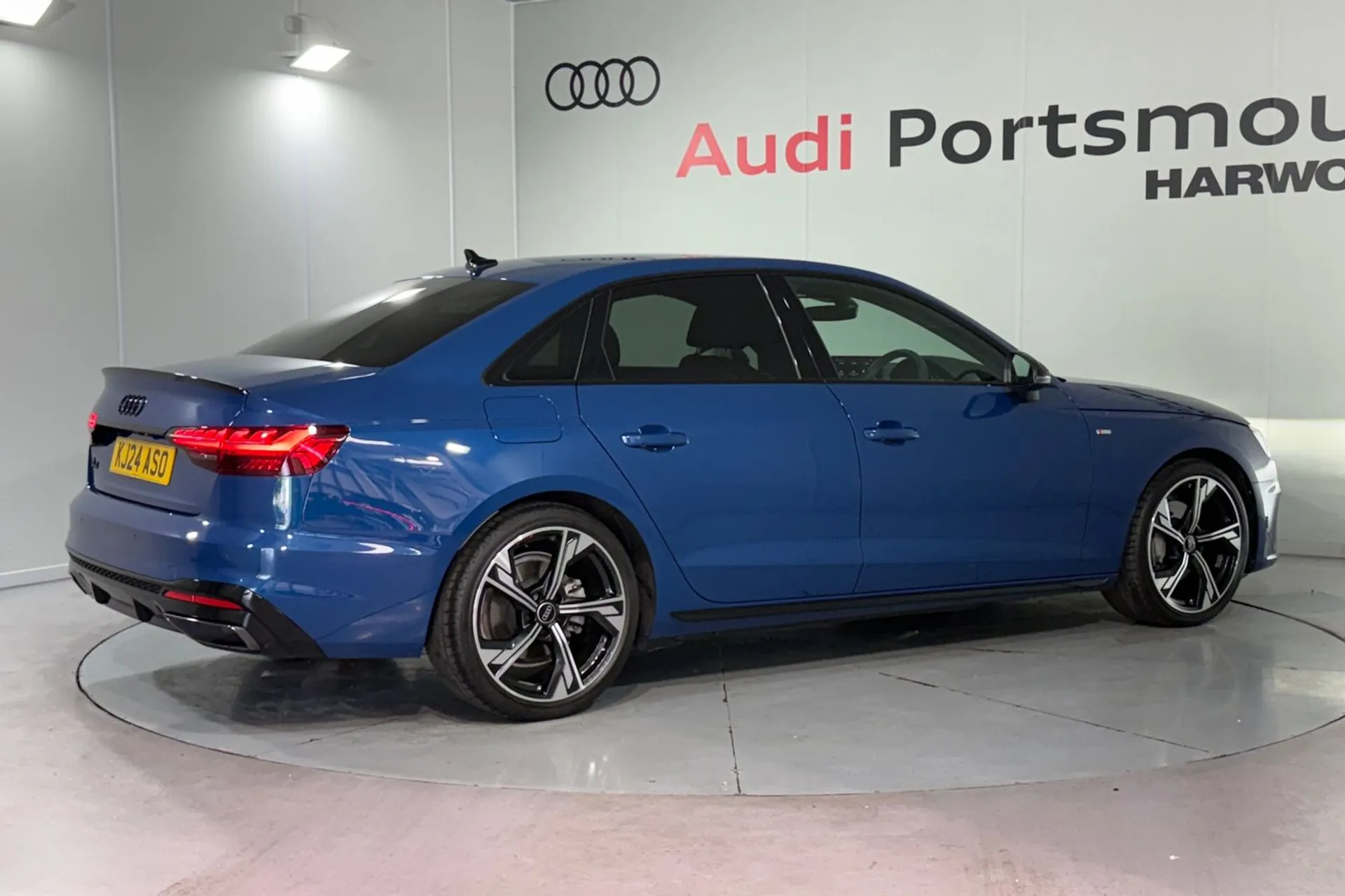 Audi A4 thumbnail image number 11