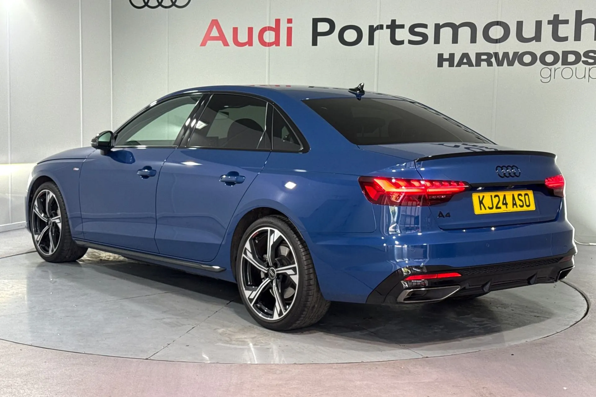 Audi A4 thumbnail image number 9