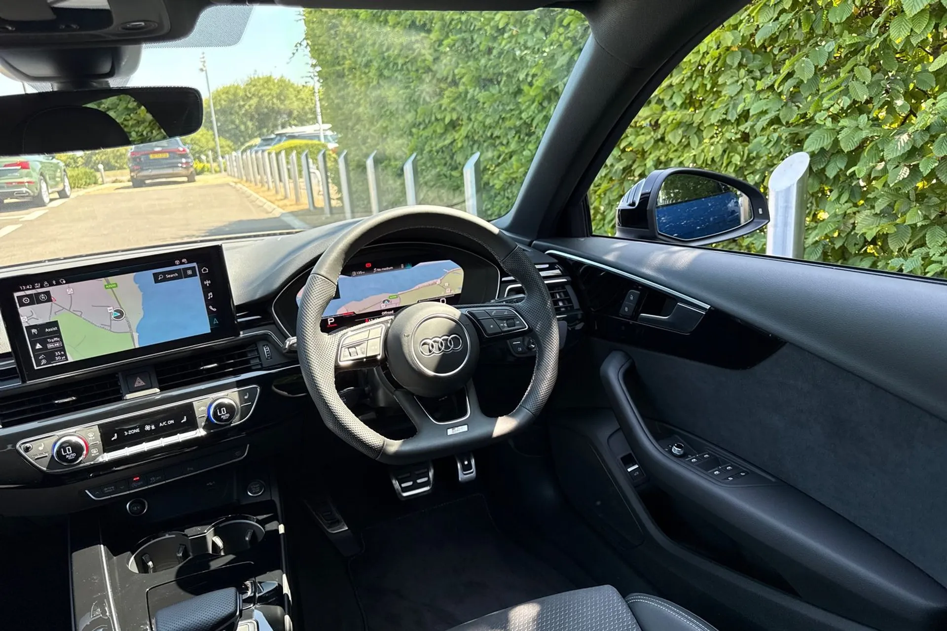 Audi A4 thumbnail image number 37