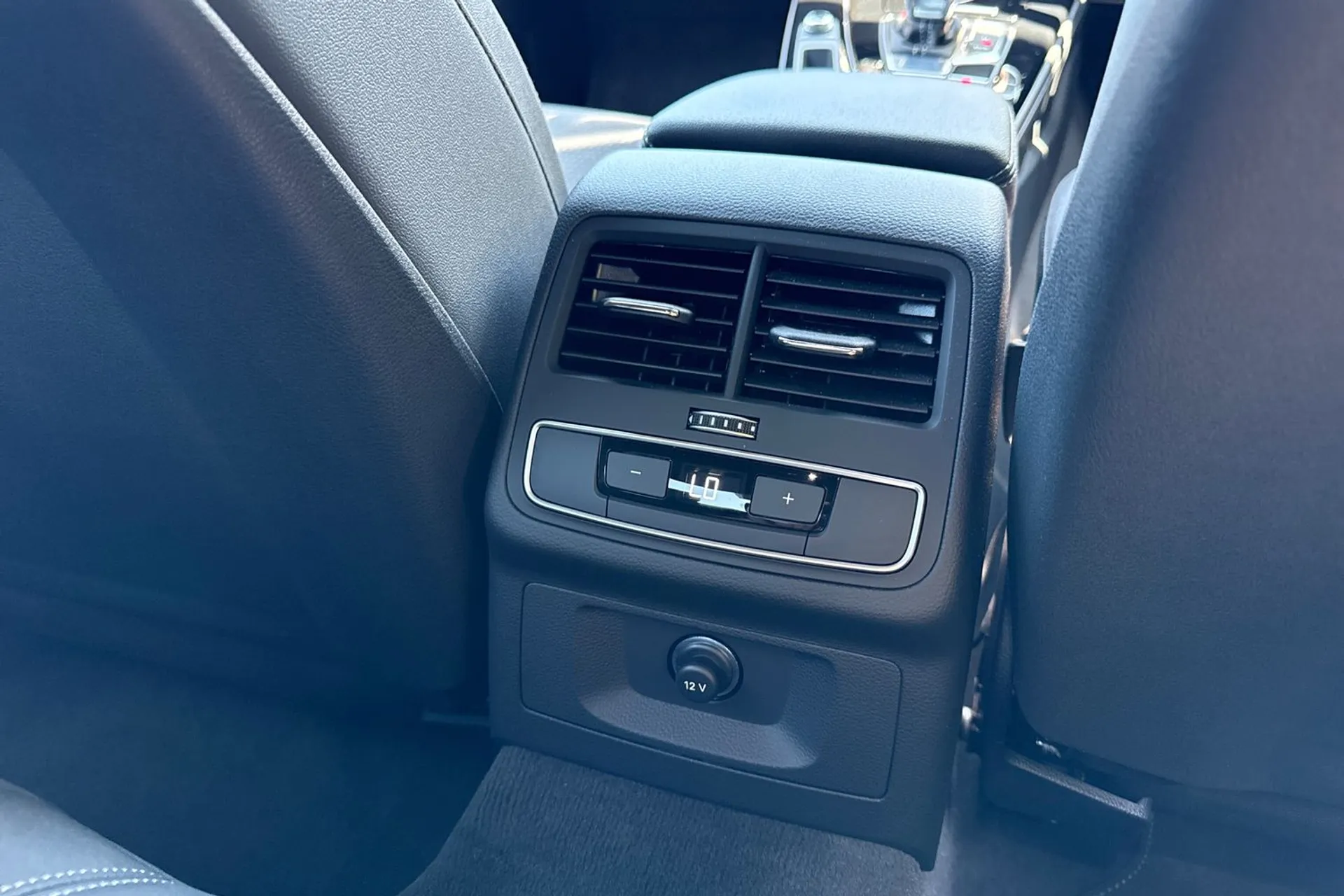 Audi A4 thumbnail image number 14