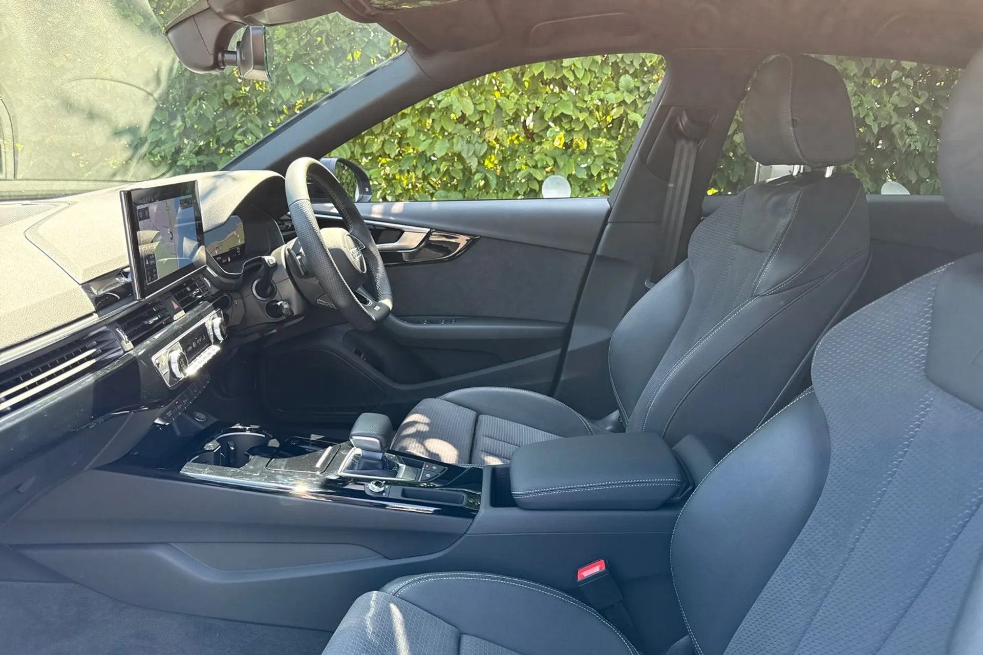 Audi A4 thumbnail image number 30