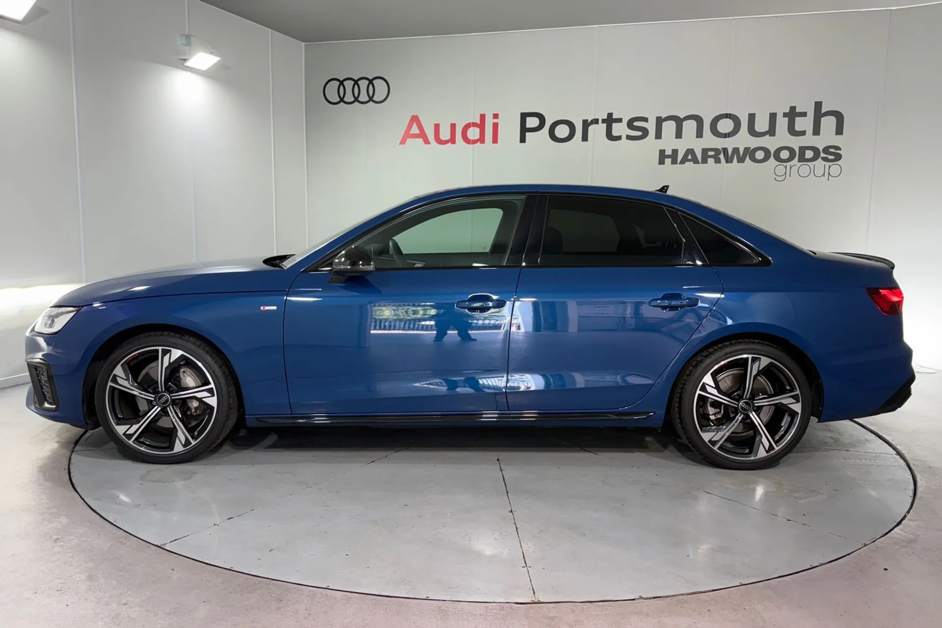 Audi A4 thumbnail image number 12