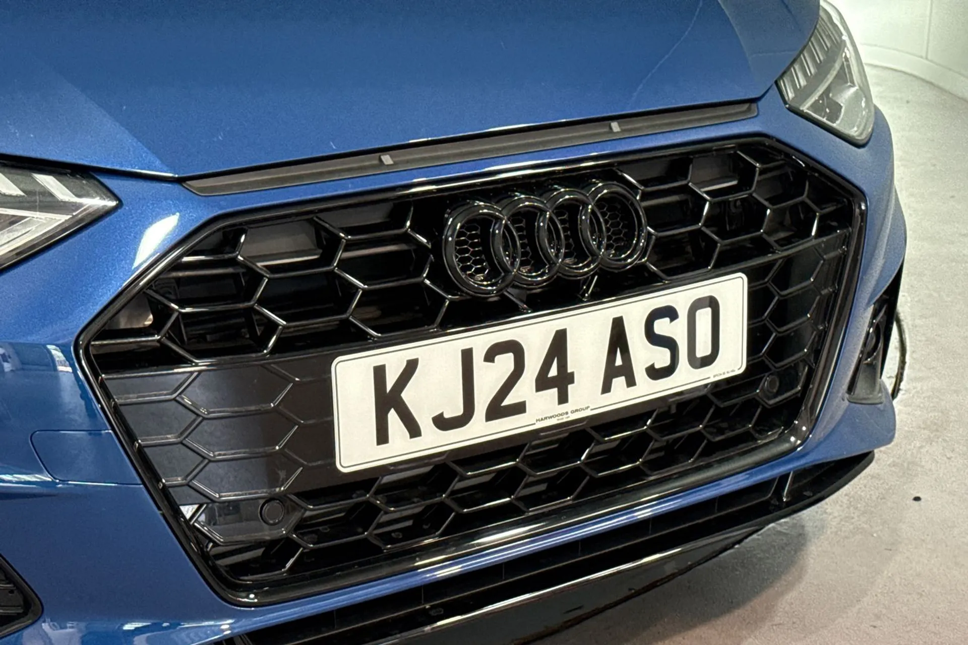 Audi A4 thumbnail image number 15