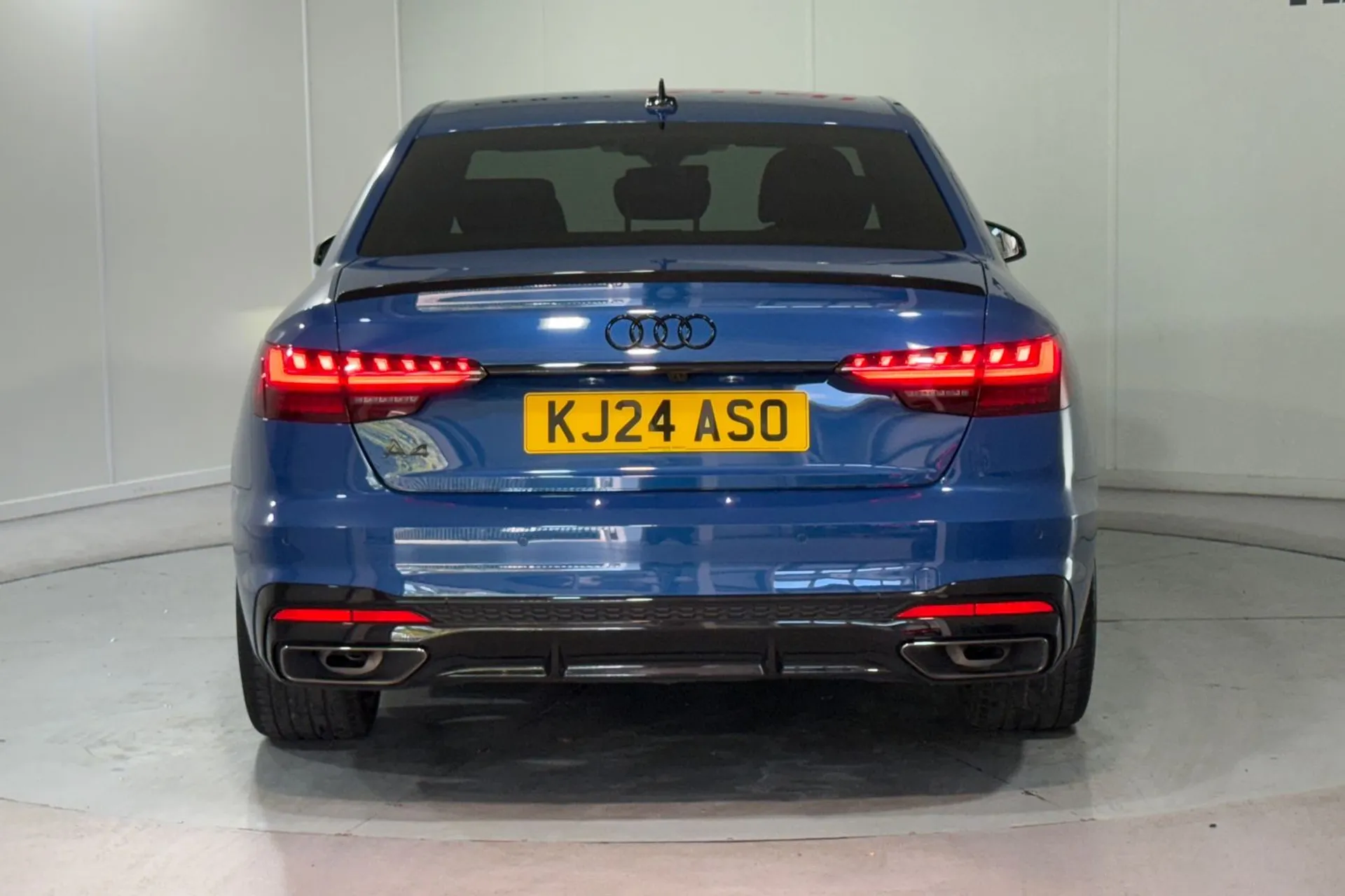 Audi A4 thumbnail image number 8