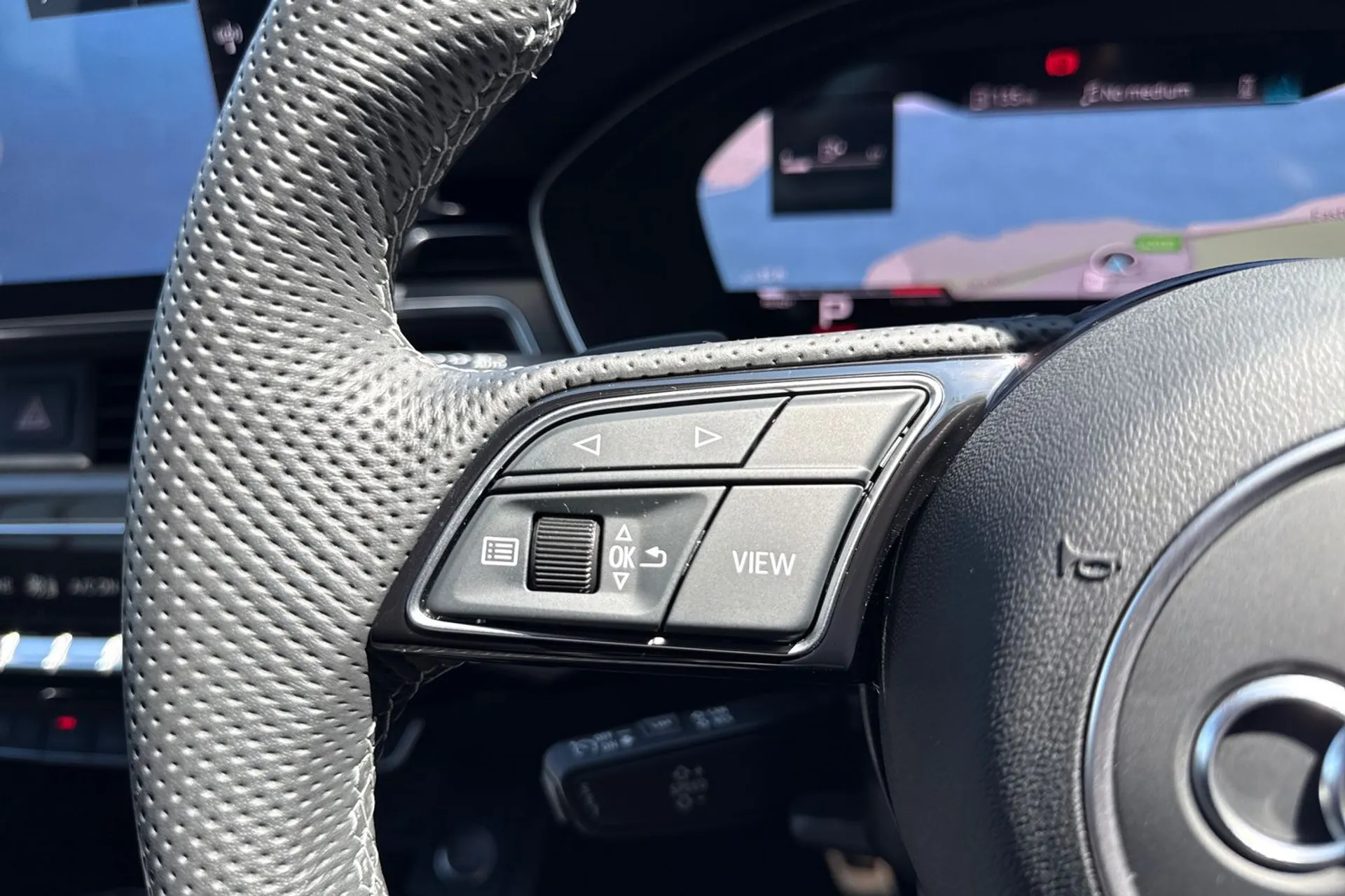 Audi A4 thumbnail image number 40