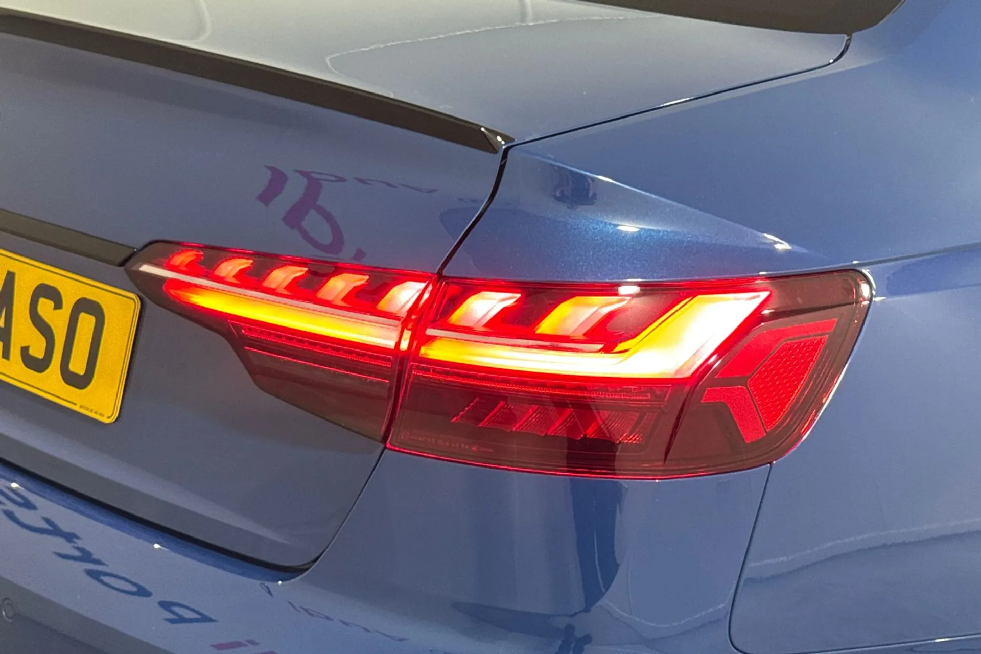Audi A4 thumbnail image number 17