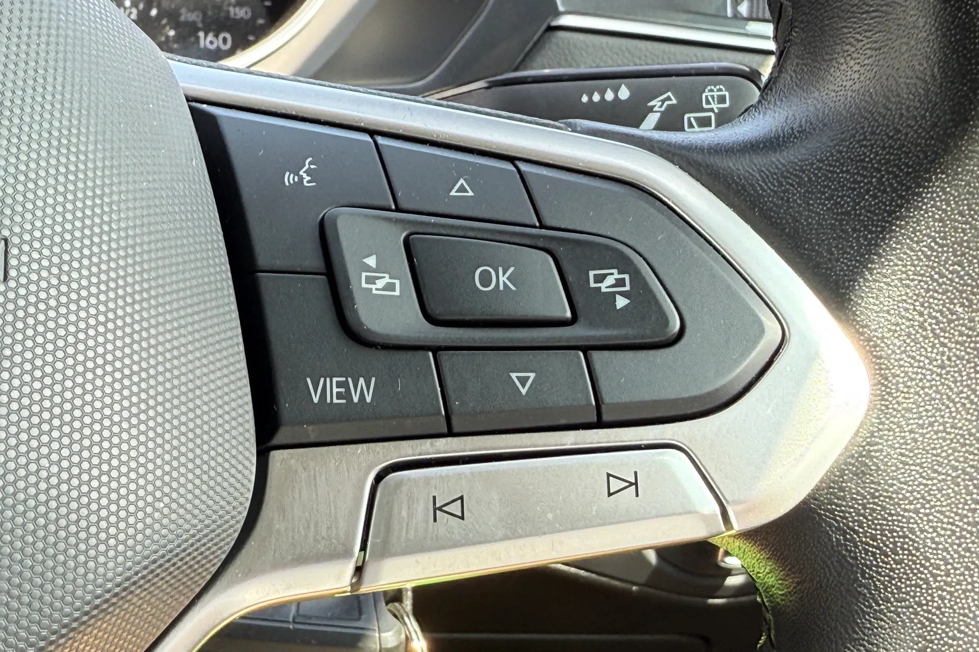 VOLKSWAGEN TIGUAN thumbnail image number 40