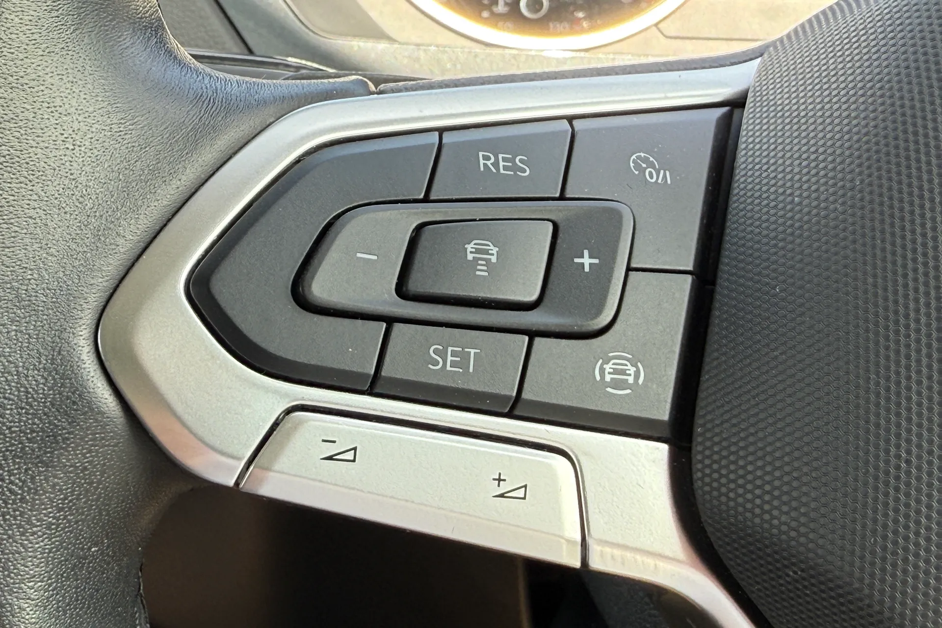 VOLKSWAGEN TIGUAN thumbnail image number 39