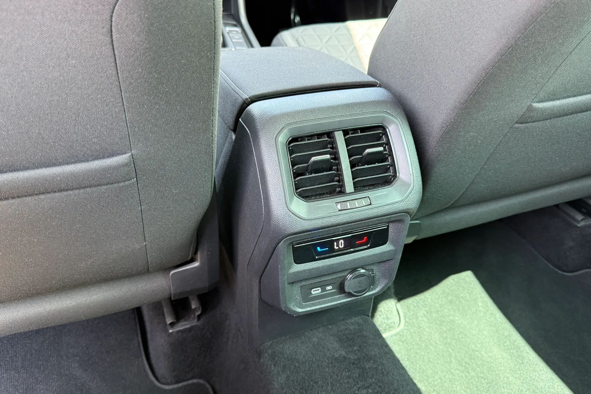 VOLKSWAGEN TIGUAN thumbnail image number 29