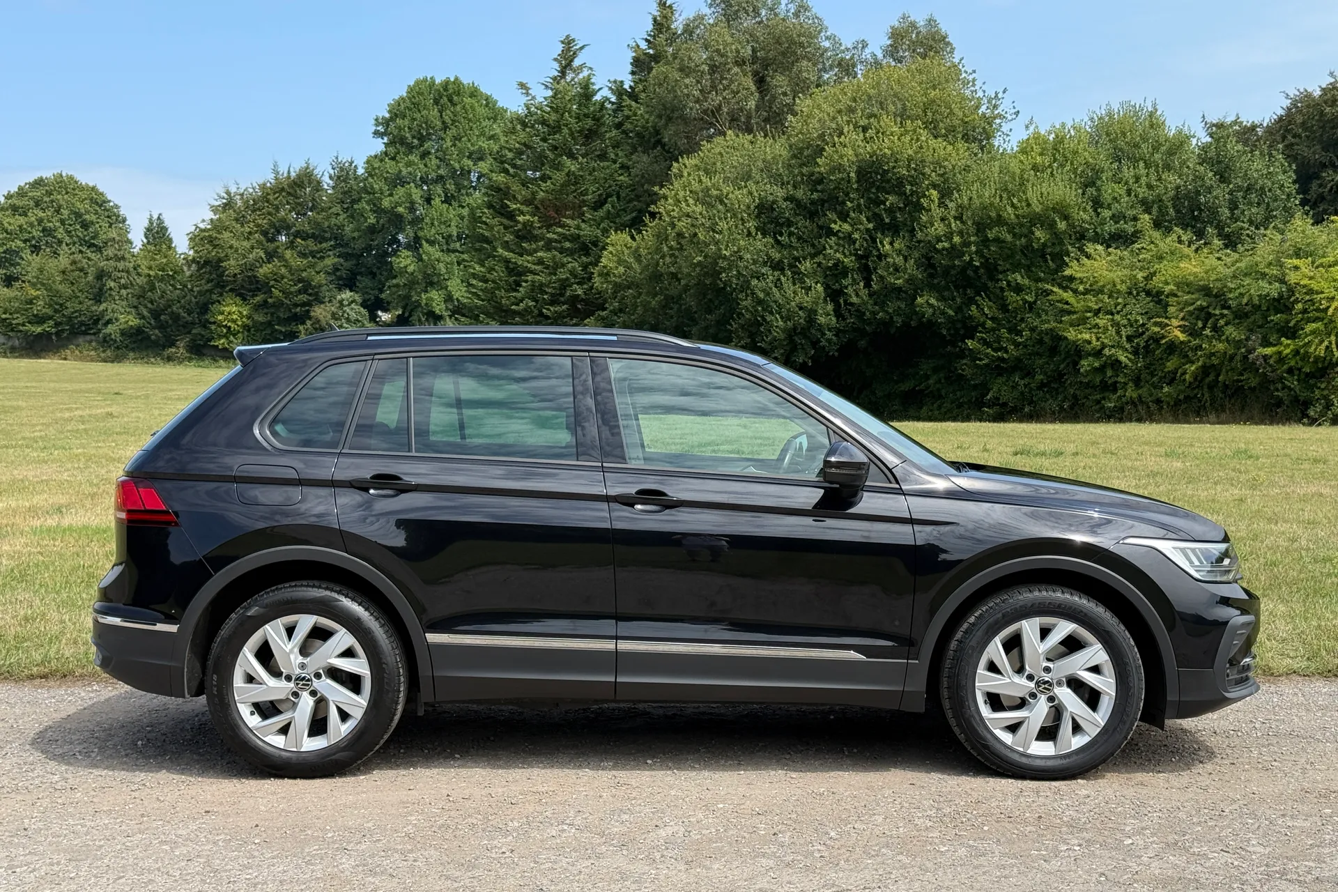 VOLKSWAGEN TIGUAN thumbnail image number 2