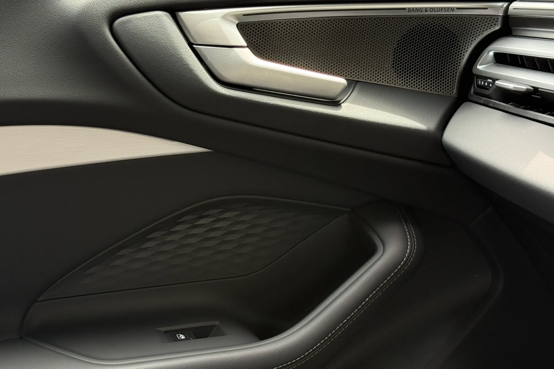 Audi A5 thumbnail image number 25