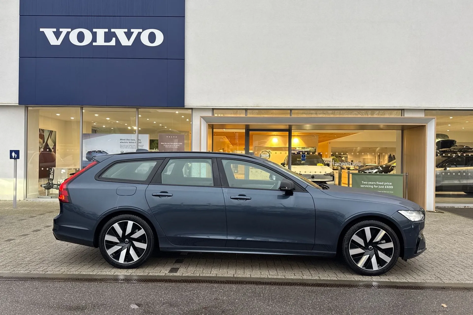 Volvo V90 thumbnail image number 2