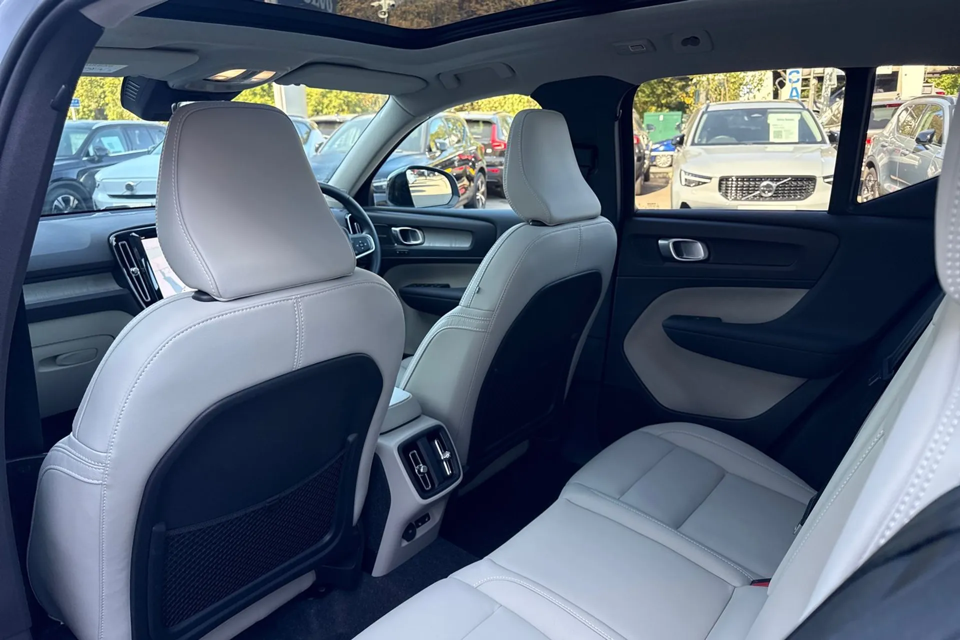 Volvo XC40 thumbnail image number 30