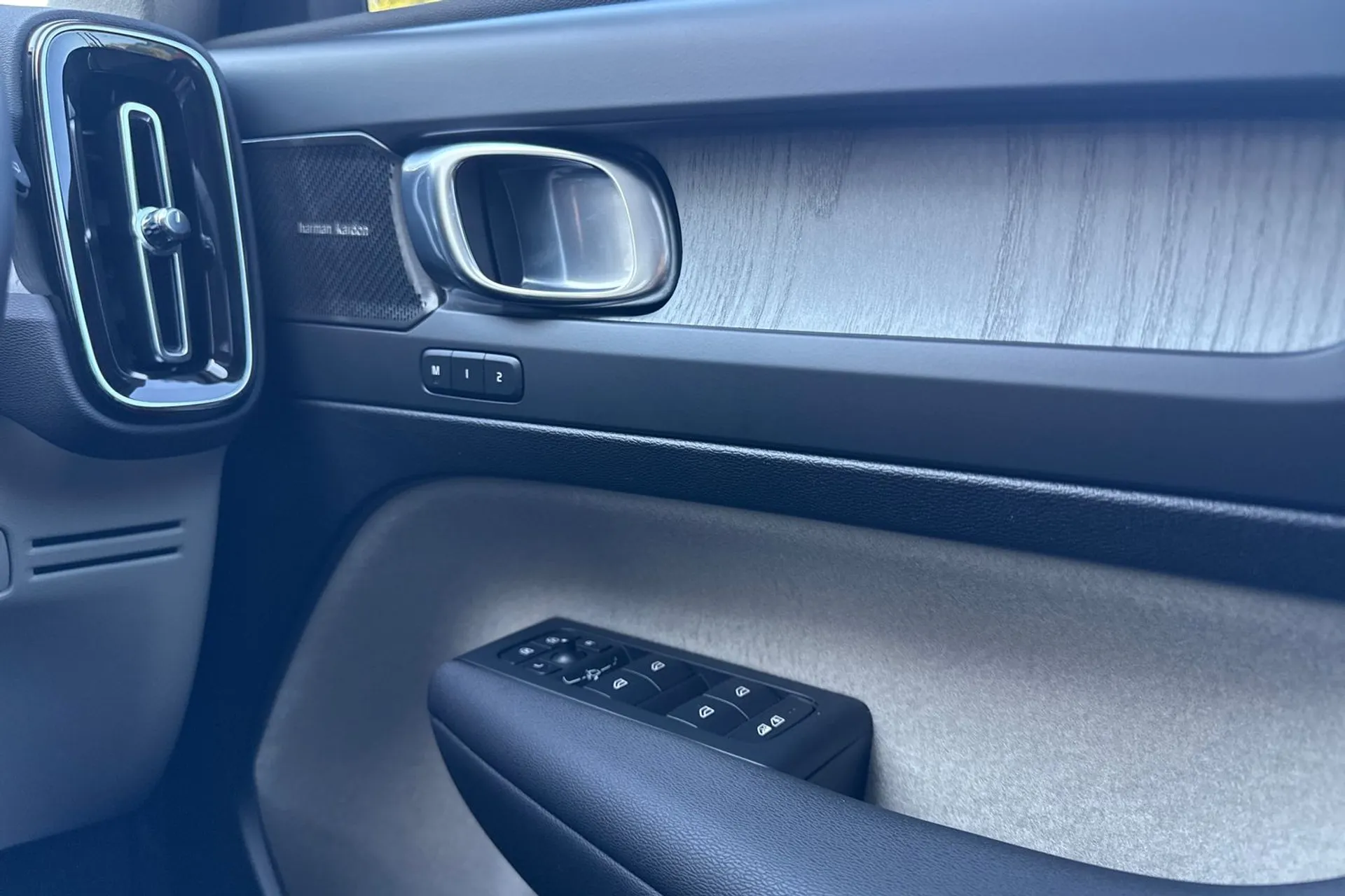 Volvo XC40 thumbnail image number 42