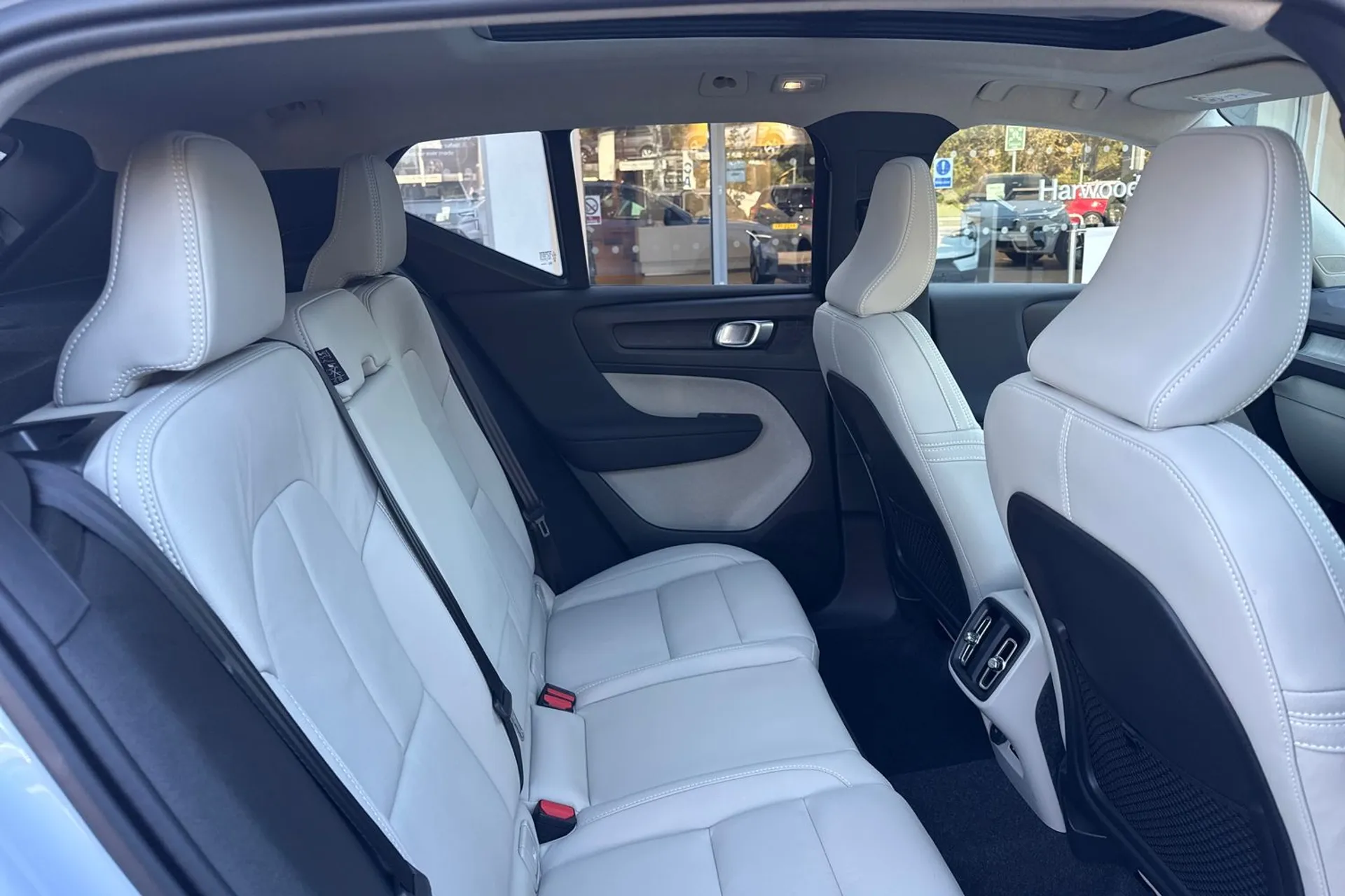 Volvo XC40 thumbnail image number 22