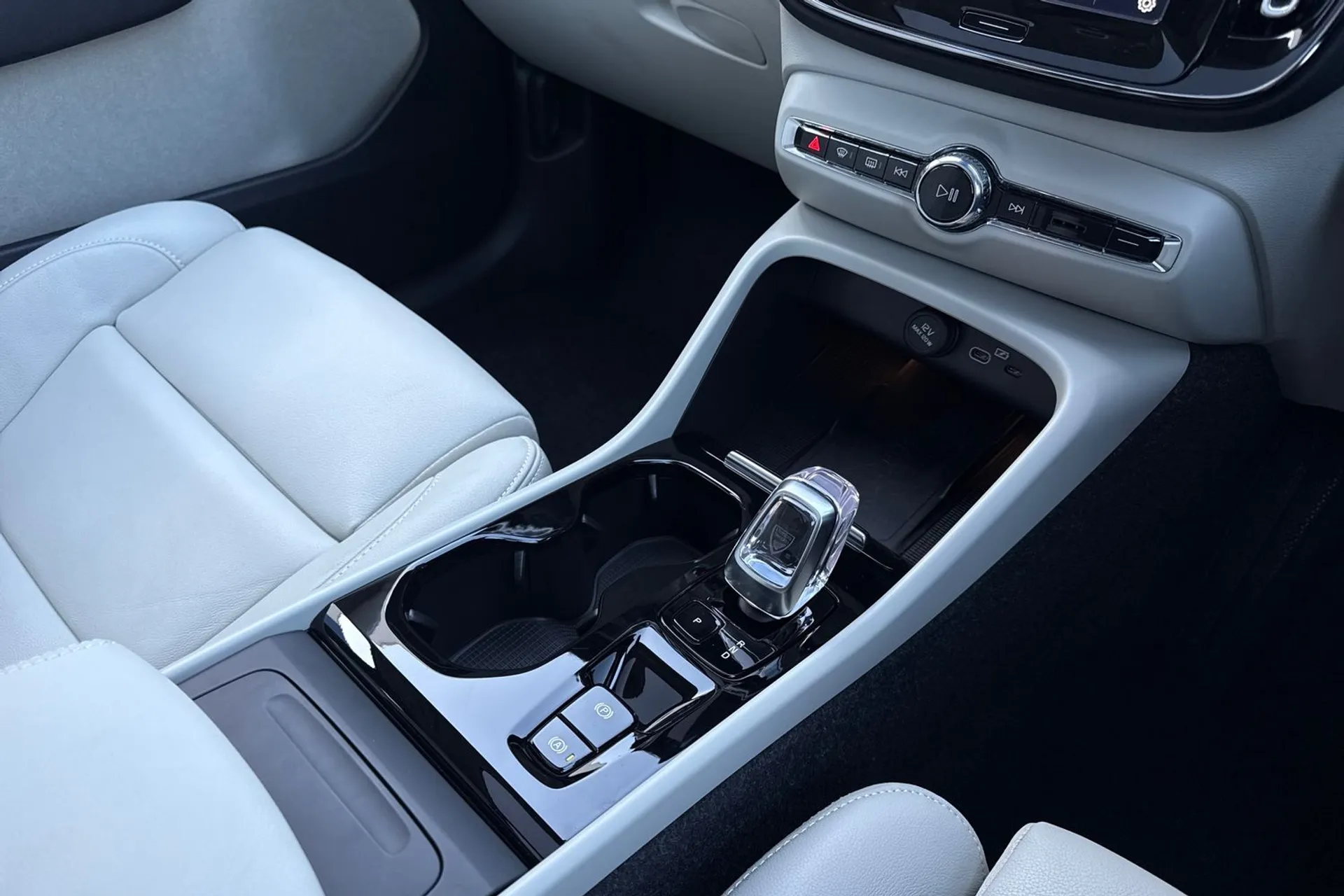 Volvo XC40 thumbnail image number 44