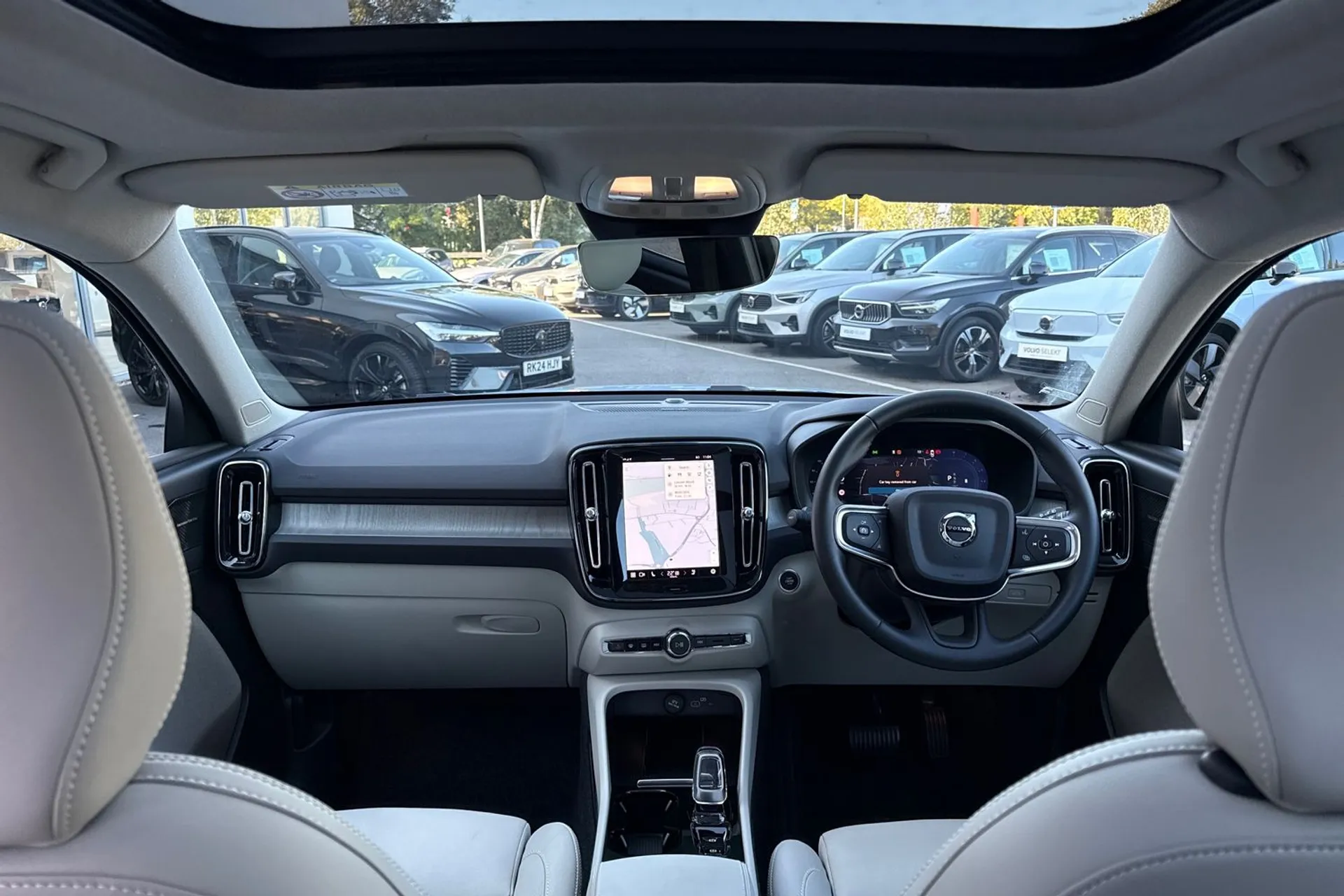 Volvo XC40 thumbnail image number 3