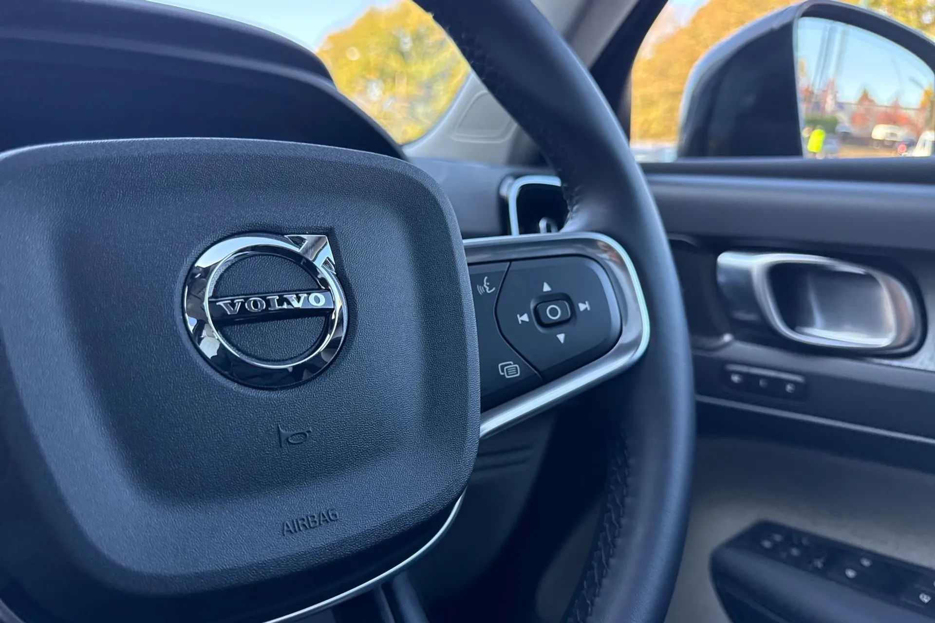 Volvo XC40 thumbnail image number 36