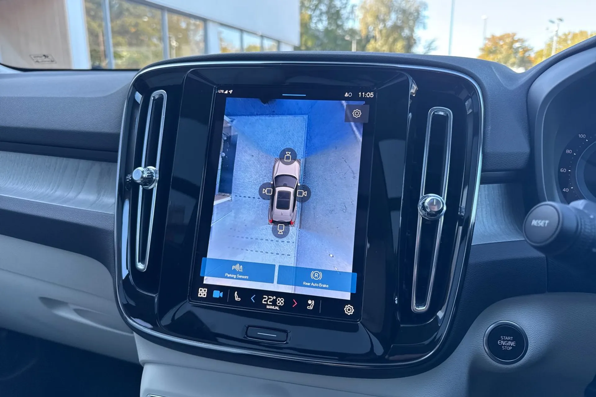 Volvo XC40 thumbnail image number 4