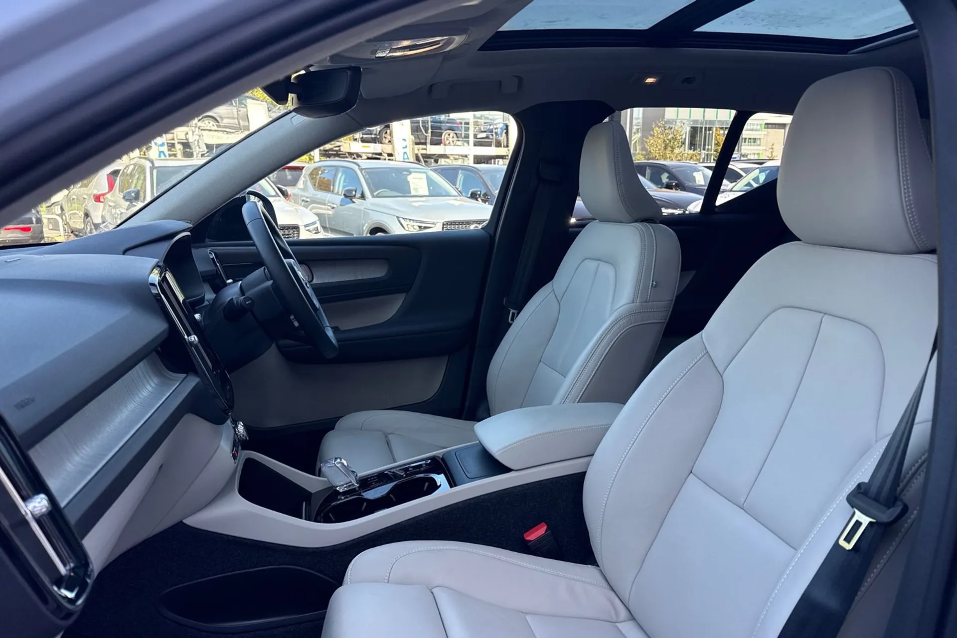 Volvo XC40 thumbnail image number 27